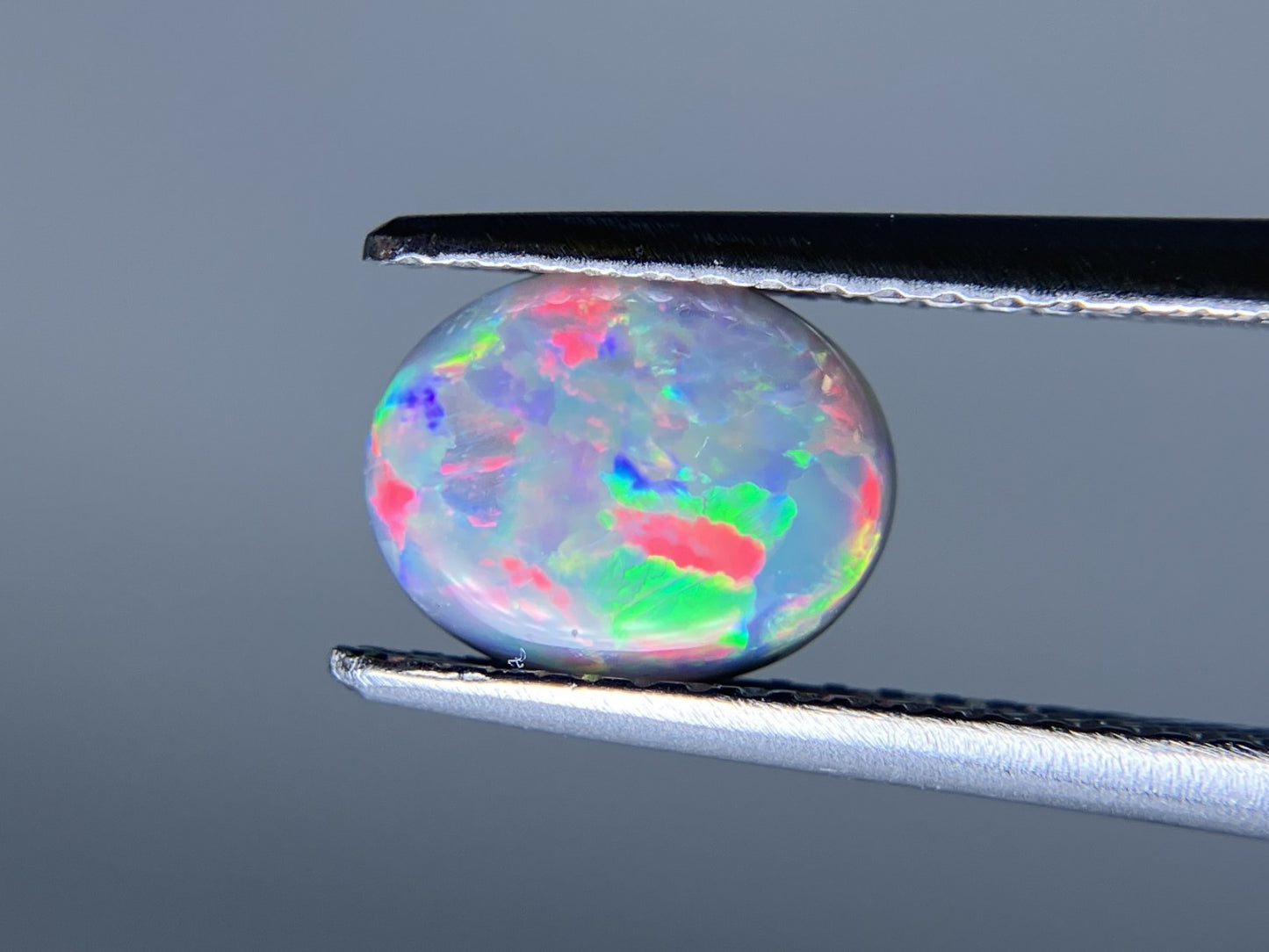 ブラックオパール 0.912ct 宝石ソーティング付き 8.1㎜×6.4㎜×2.6㎜ ルース（ 裸石 ） 3284S