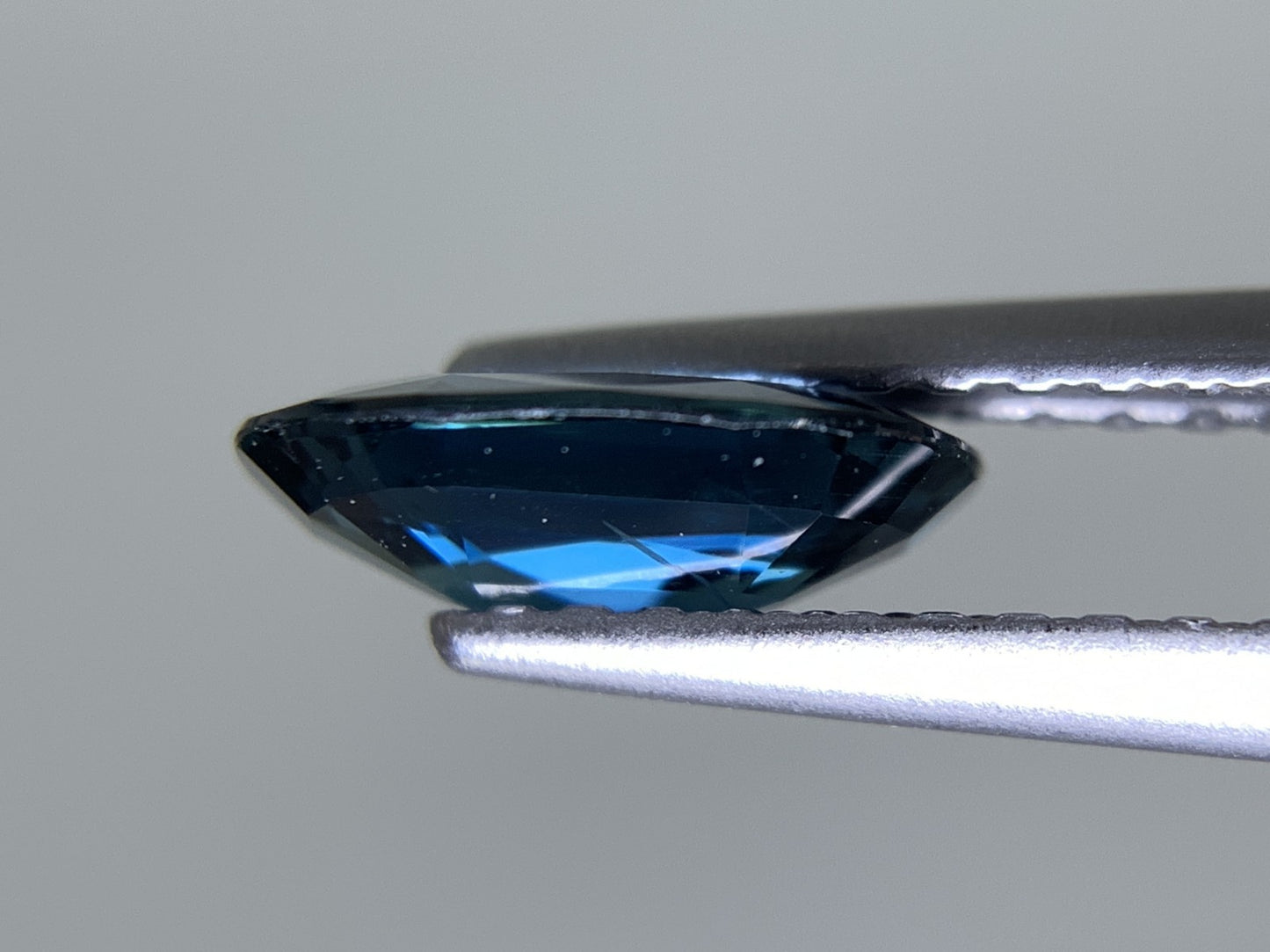 サファイア 天然 1.026ct 中央宝石ソーティング付き 8.16㎜×5.46㎜×2.47㎜ ルース（ 裸石 ） 6120Y