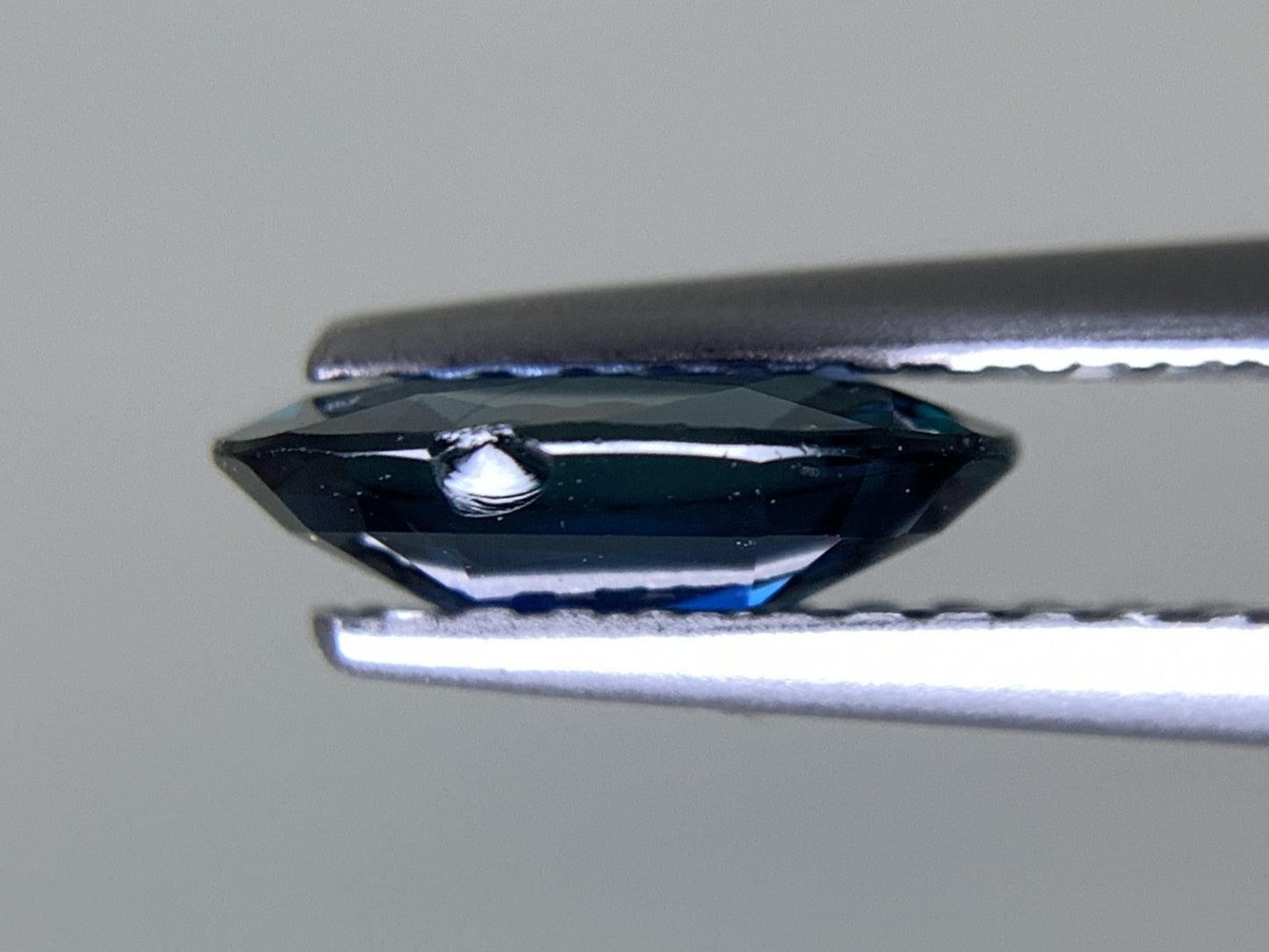 サファイア 天然 1.026ct 中央宝石ソーティング付き 8.16㎜×5.46㎜×2.47㎜ ルース（ 裸石 ） 6120Y