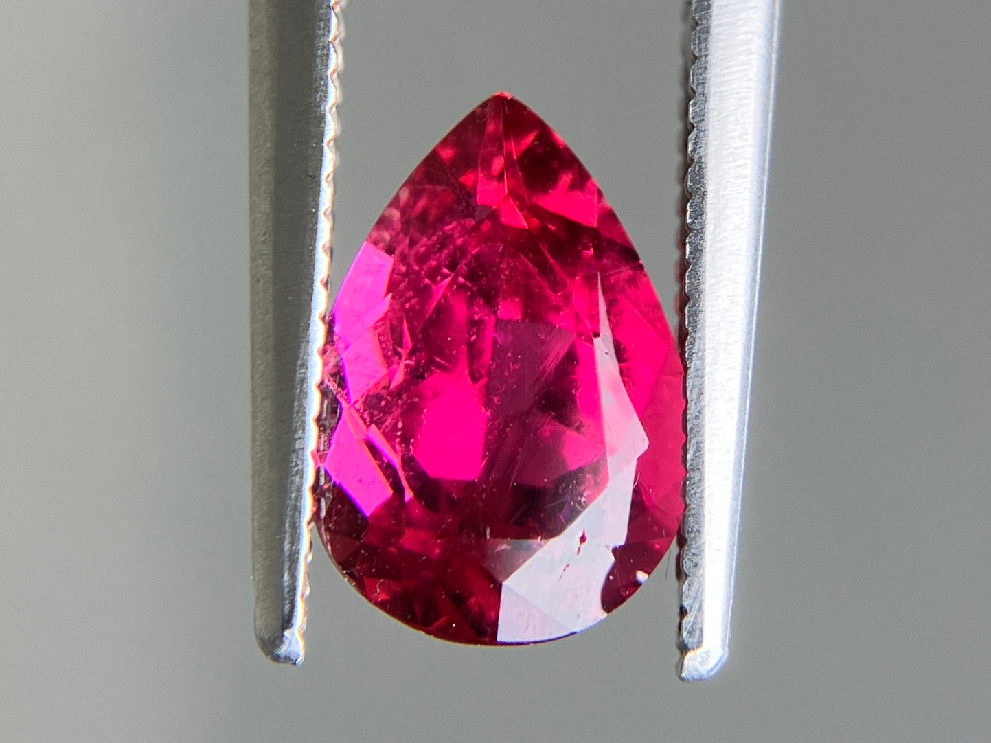 ピンクトルマリン 天然 1.826ct 中央宝石ソーティング付き 9.92㎜×6.90㎜×4.87㎜ ルース（ 裸石 ） 7781YY