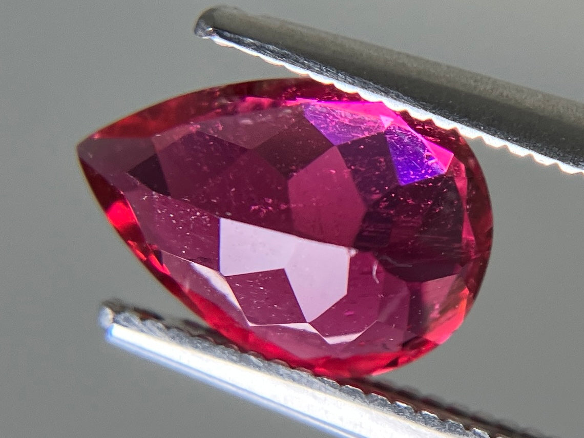ピンクトルマリン 天然 1.826ct 中央宝石ソーティング付き 9.92㎜×6.90㎜×4.87㎜ ルース（ 裸石 ） 7781YY