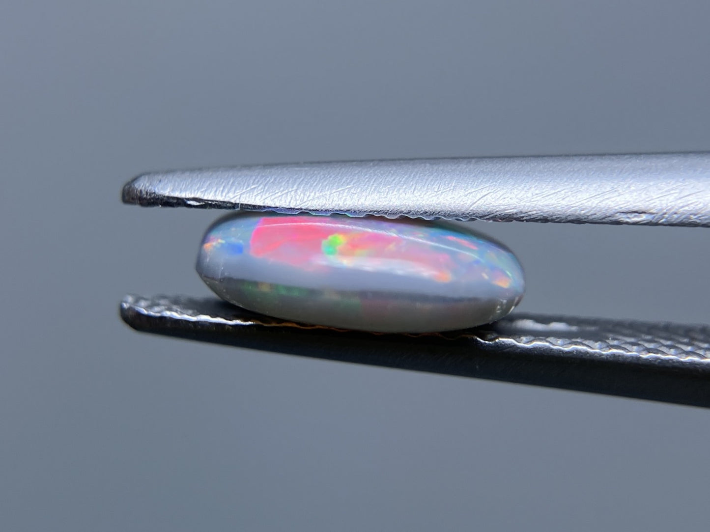 ブラックオパール 0.912ct 宝石ソーティング付き 8.1㎜×6.4㎜×2.6㎜ ルース（ 裸石 ） 3284S