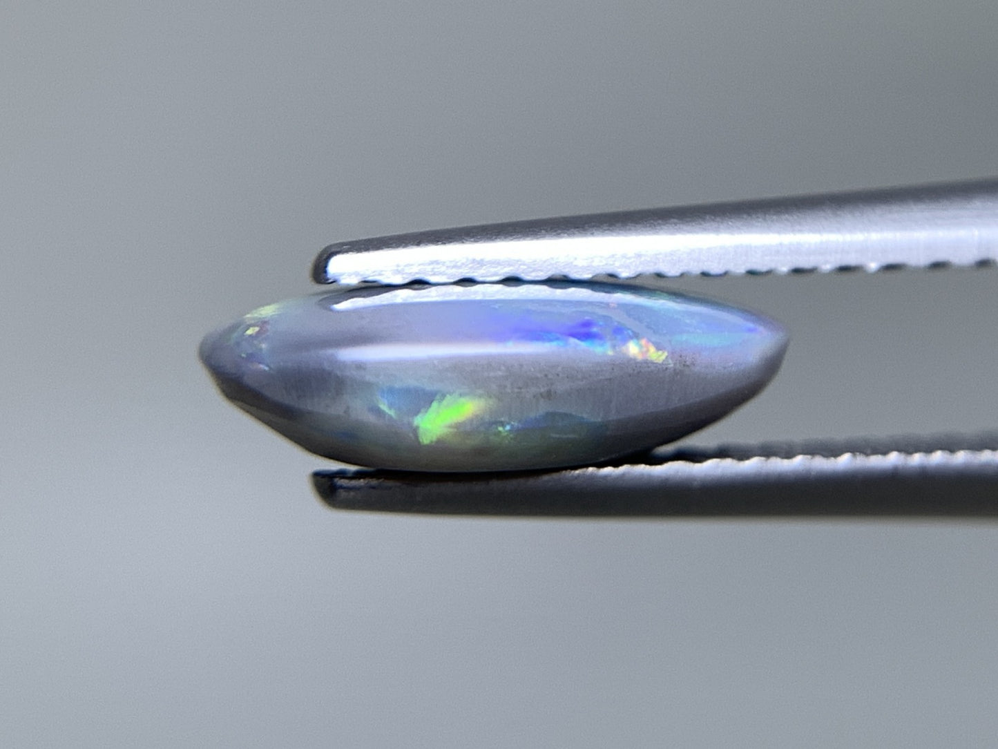 ブラックオパール 天然 1.456ct 中央宝石ソーティング付き 11.1㎜×6.4㎜×3.4㎜ ルース（ 裸石 ） 6884Y