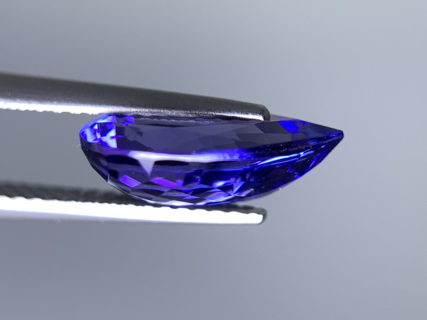 タンザナイト 天然 3.553ct 中央宝石ソーティング付き 12.48㎜×8.58㎜×4.69㎜ ルース（ 裸石 ） 5607Y