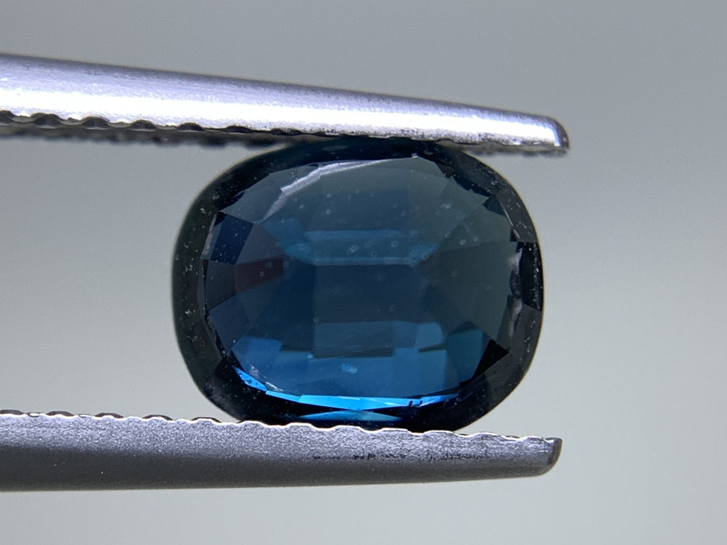 サファイア 天然 1.310ct 宝石ソーティング付き 6.9㎜×5.8㎜×3.6㎜ ルース（ 裸石 ） 1872Y
