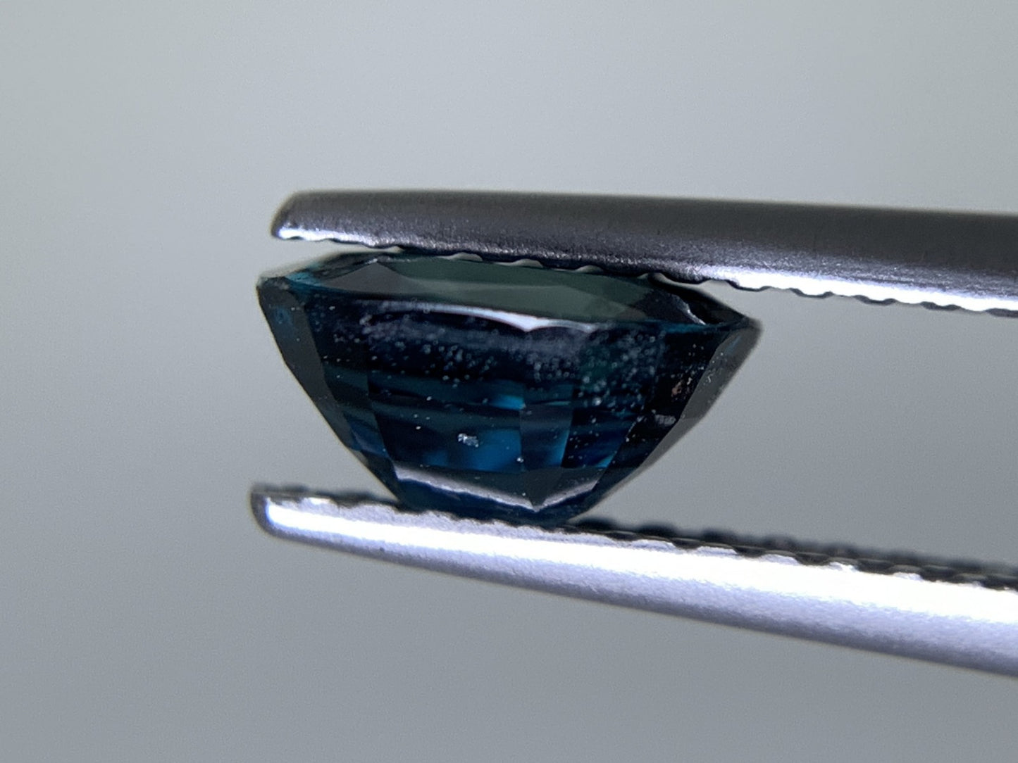 サファイア 天然 1.310ct 宝石ソーティング付き 6.9㎜×5.8㎜×3.6㎜ ルース（ 裸石 ） 1872Y