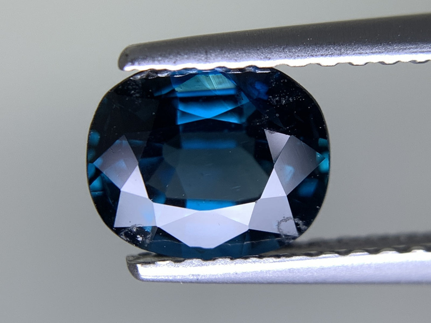 サファイア 天然 1.310ct 宝石ソーティング付き 6.9㎜×5.8㎜×3.6㎜ ルース（ 裸石 ） 1872Y