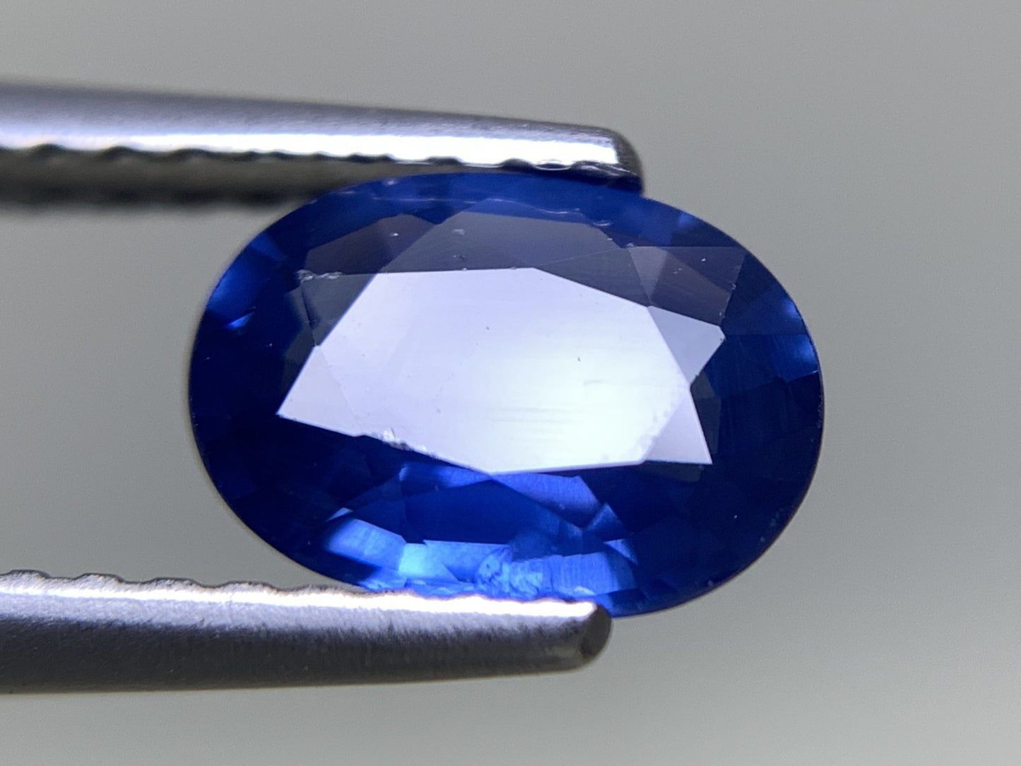 サファイア 天然 1.041ct 宝石ソーティング付き 7.3㎜×5.5㎜×2.7㎜ ルース（ 裸石 ） 2056Y