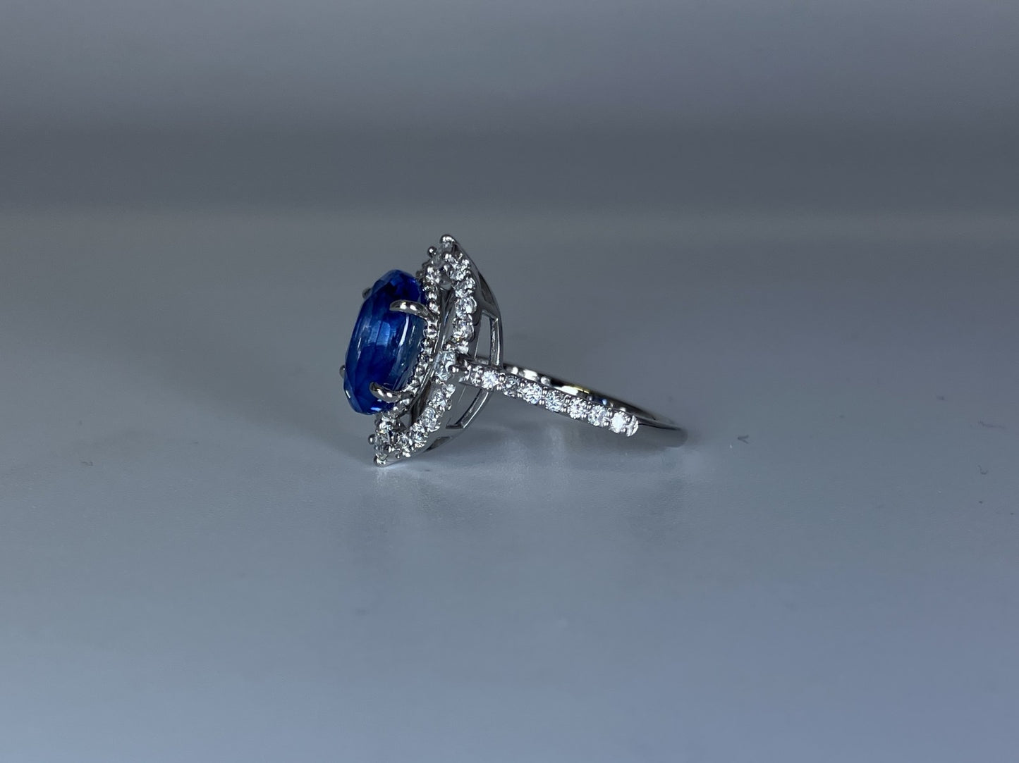 サファイア 3.131ct No heat 非加熱 中央宝石鑑別書付き D0.42ct PT900 5.1g 指輪 （JP12号） サイズ直し無料 9499K