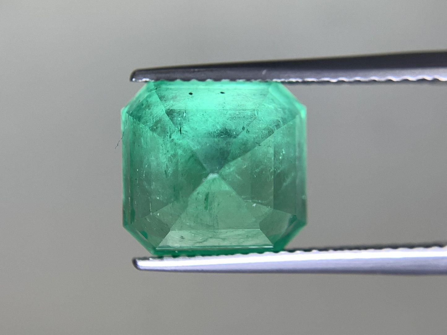 エメラルド 5.700ct 宝石ソーティング付き  10.28㎜×9.80㎜×8.05㎜  ルース（ 裸石 ） 2994Y