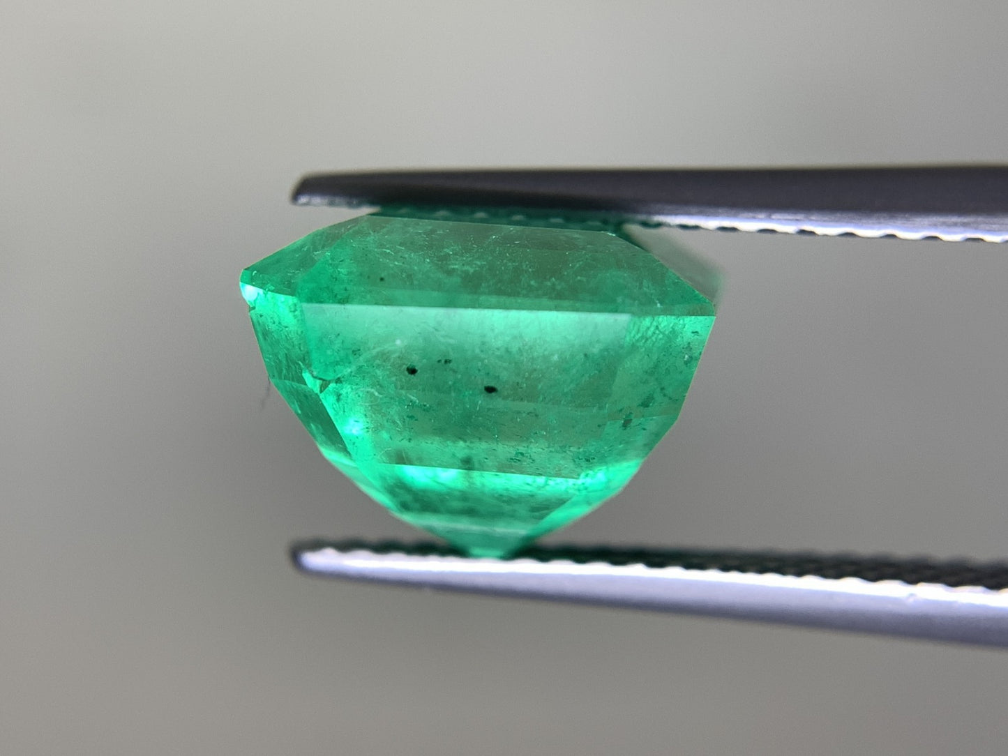 エメラルド 5.700ct 宝石ソーティング付き  10.28㎜×9.80㎜×8.05㎜  ルース（ 裸石 ） 2994Y