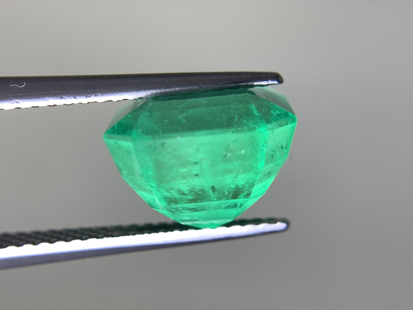 エメラルド 5.700ct 宝石ソーティング付き  10.28㎜×9.80㎜×8.05㎜  ルース（ 裸石 ） 2994Y