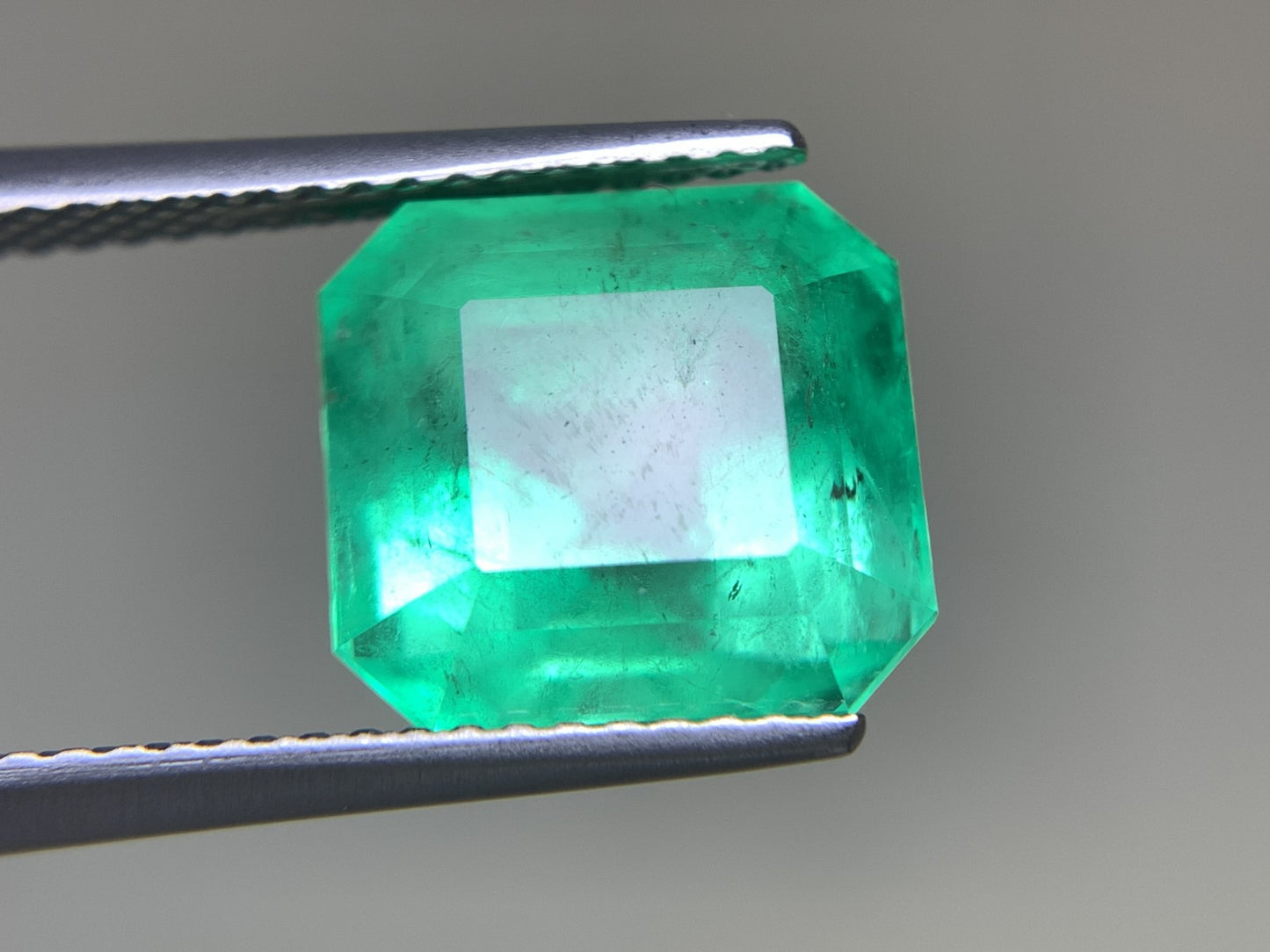 エメラルド 5.700ct 宝石ソーティング付き  10.28㎜×9.80㎜×8.05㎜  ルース（ 裸石 ） 2994Y