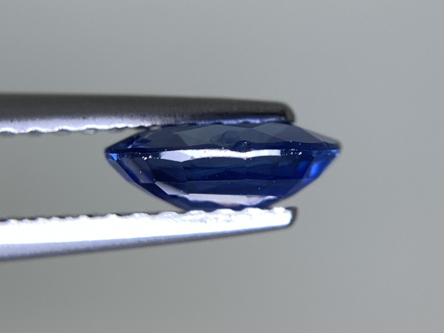 サファイア 天然 1.041ct 宝石ソーティング付き 7.3㎜×5.5㎜×2.7㎜ ルース（ 裸石 ） 2056Y
