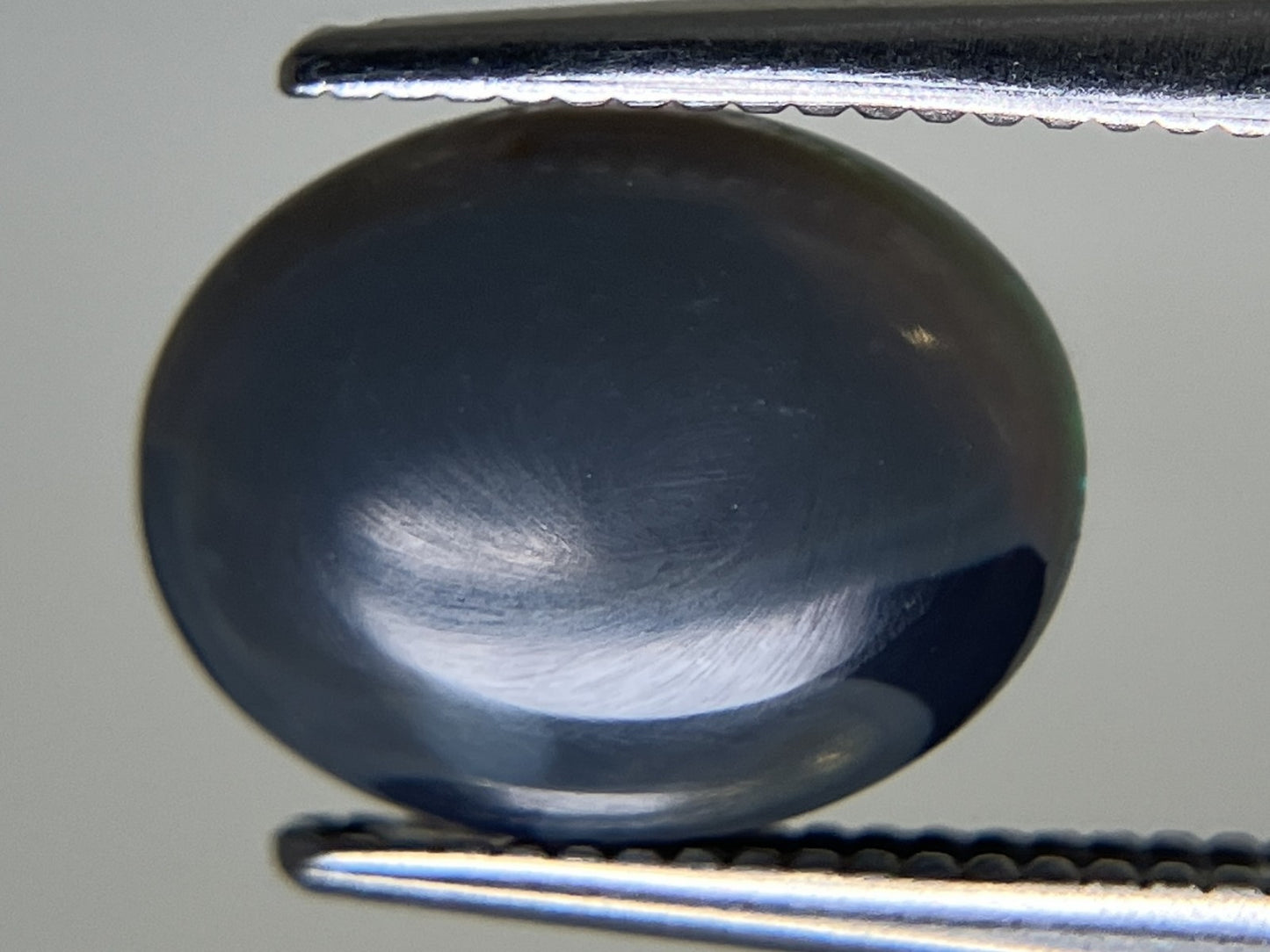 ブラックオパール 1.725ct 中央宝石ソーティング付き  9.8㎜×7.8㎜×3.6㎜  ルース（ 裸石 ） 3234YY