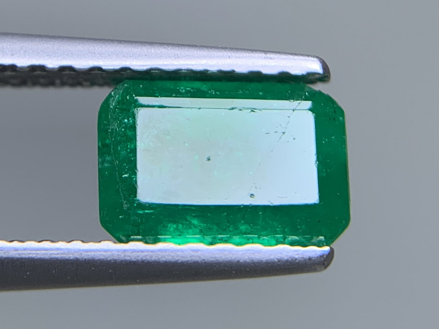 エメラルド 天然  1.357ct  中央宝石ソーティング付き  7.48㎜×5.30㎜×4.21㎜  ルース（ 裸石 ） 6053Y