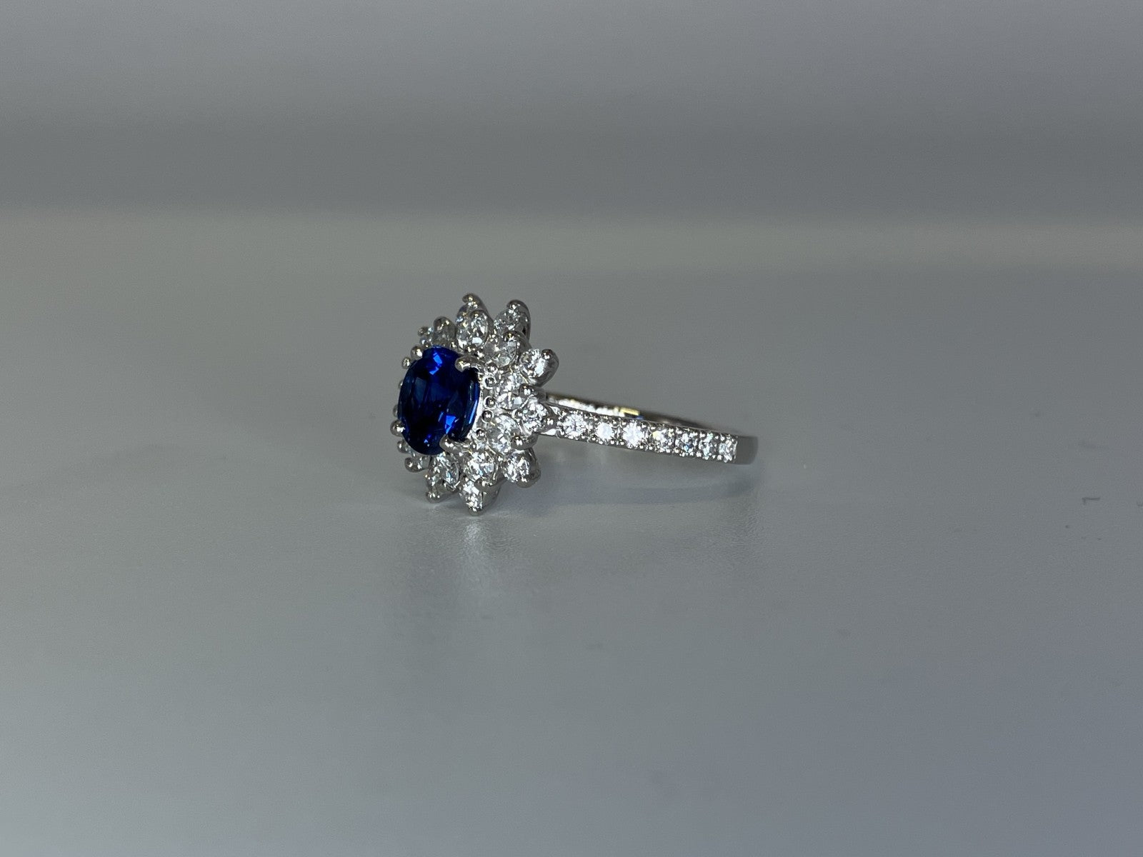 サファイア 1.03ct ロイヤルブルー royal blue AIGS鑑別書 D0.95ct PT900 5.6g 指輪 （JP13号） サイズ直し無料 7725K