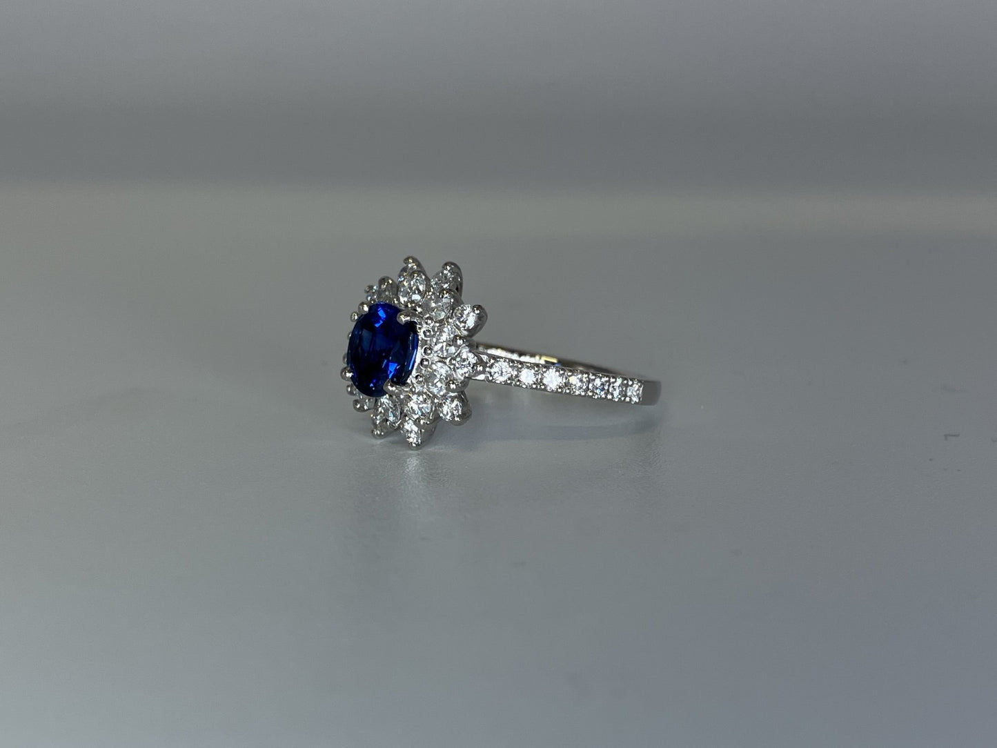 サファイア 1.03ct ロイヤルブルー royal blue AIGS鑑別書 D0.95ct PT900 5.6g 指輪 （JP13号） サイズ直し無料 7725K
