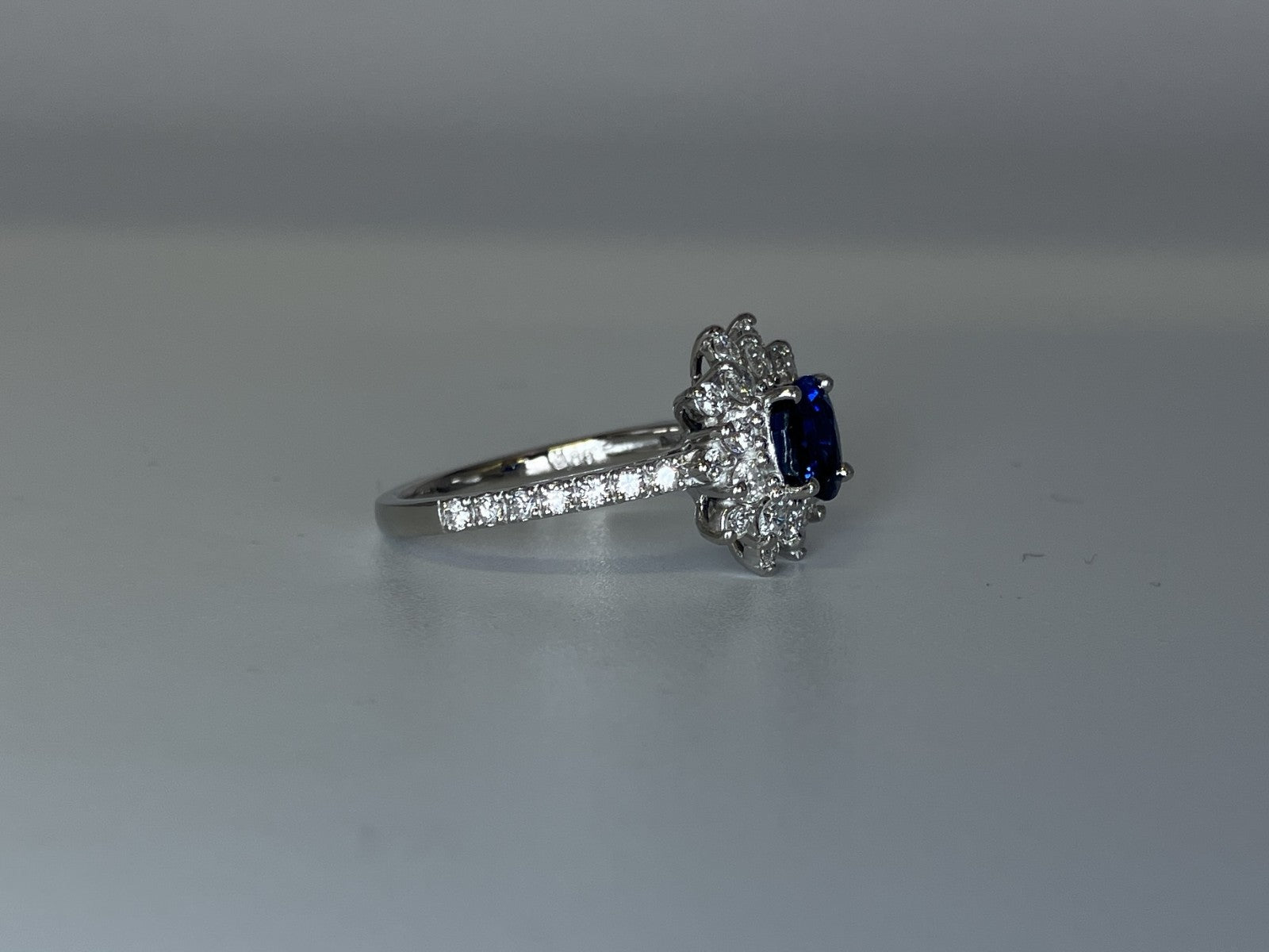 サファイア 1.03ct ロイヤルブルー royal blue AIGS鑑別書 D0.95ct PT900 5.6g 指輪 （JP13号） サイズ直し無料 7725K