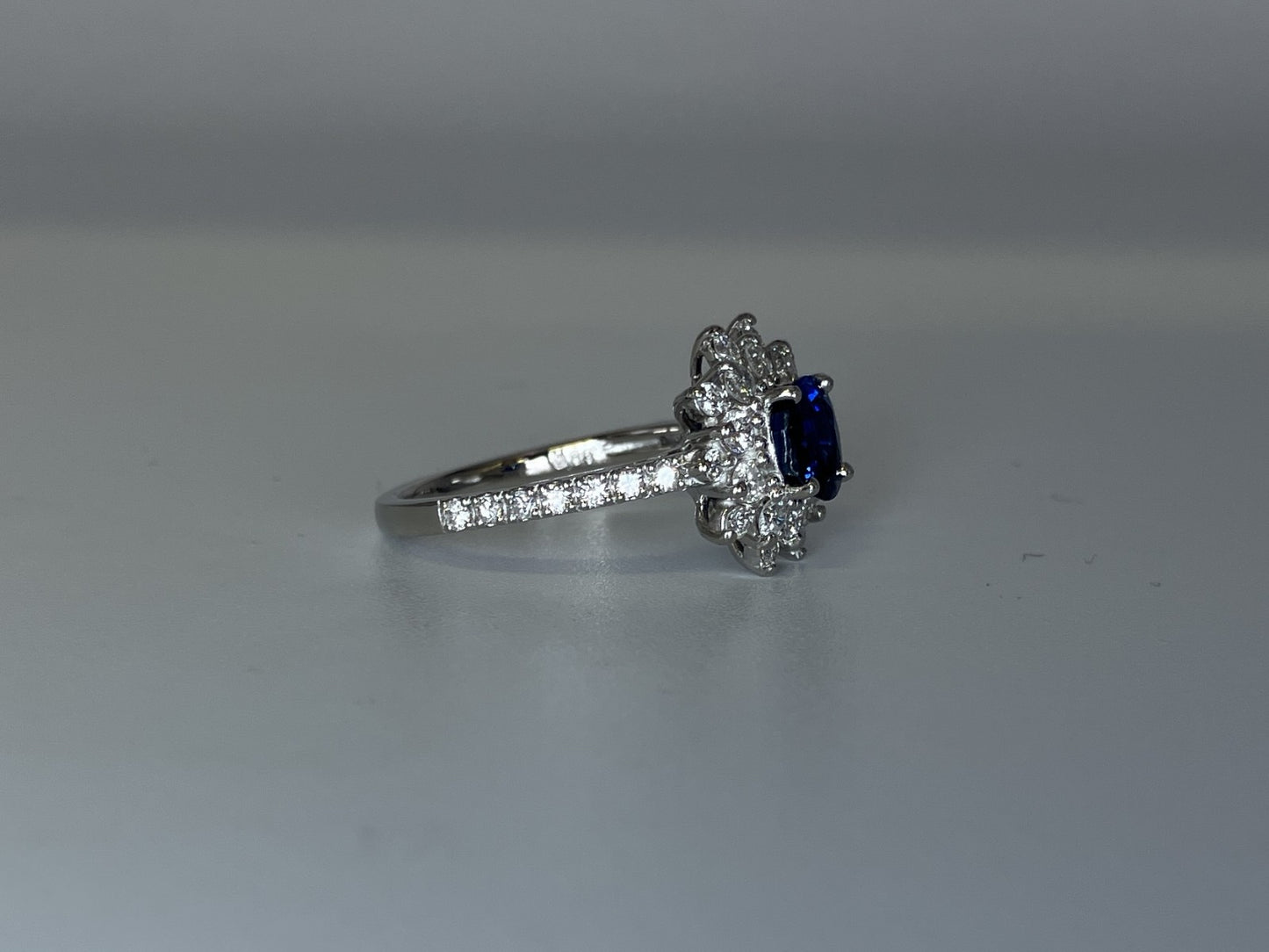 サファイア 1.03ct ロイヤルブルー royal blue AIGS鑑別書 D0.95ct PT900 5.6g 指輪 （JP13号） サイズ直し無料 7725K