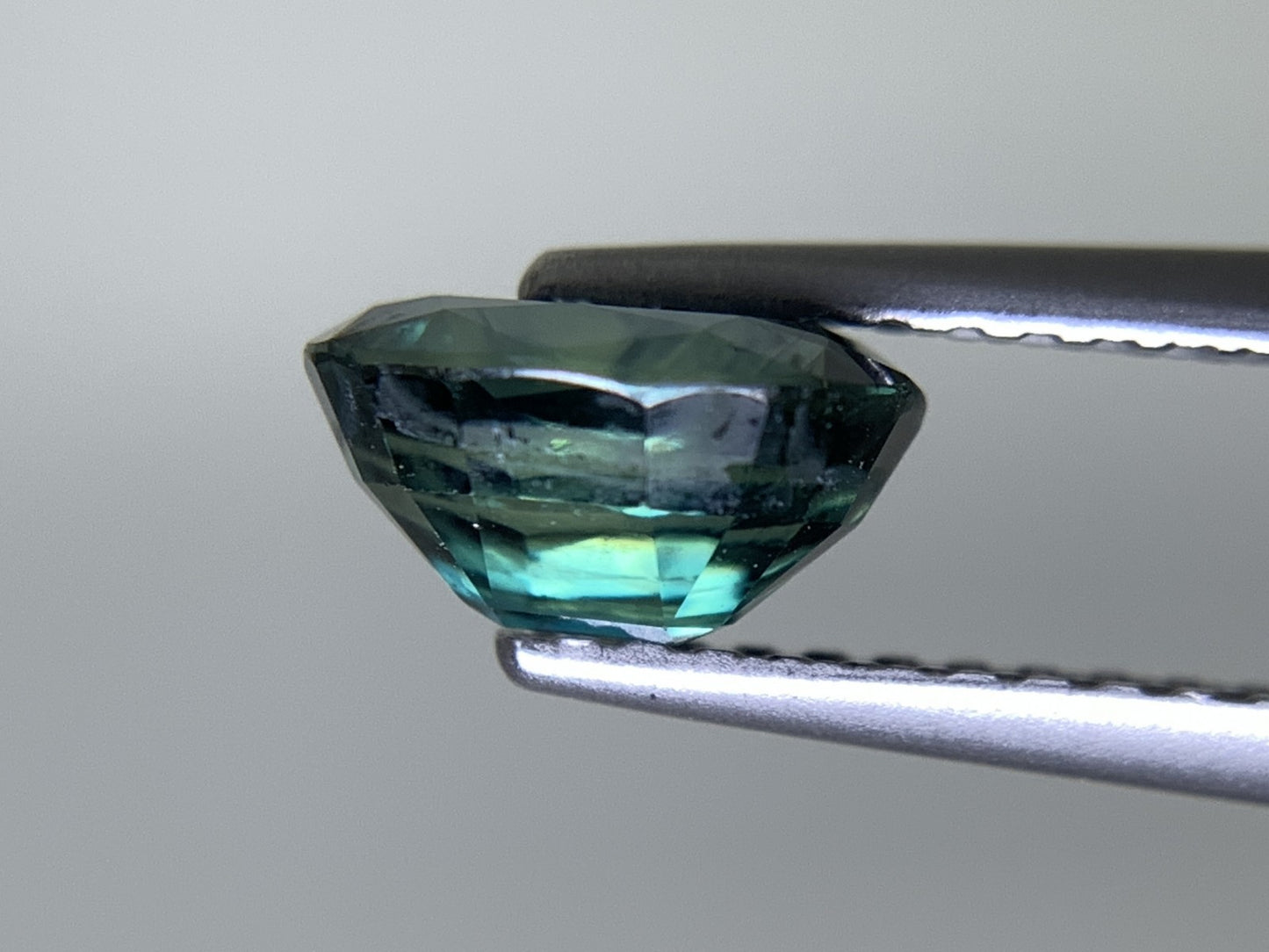 サファイア 天然 1.482ct 宝石ソーティング付き 7.3㎜×5.3㎜×3.8㎜ ルース（ 裸石 ） 2060Y