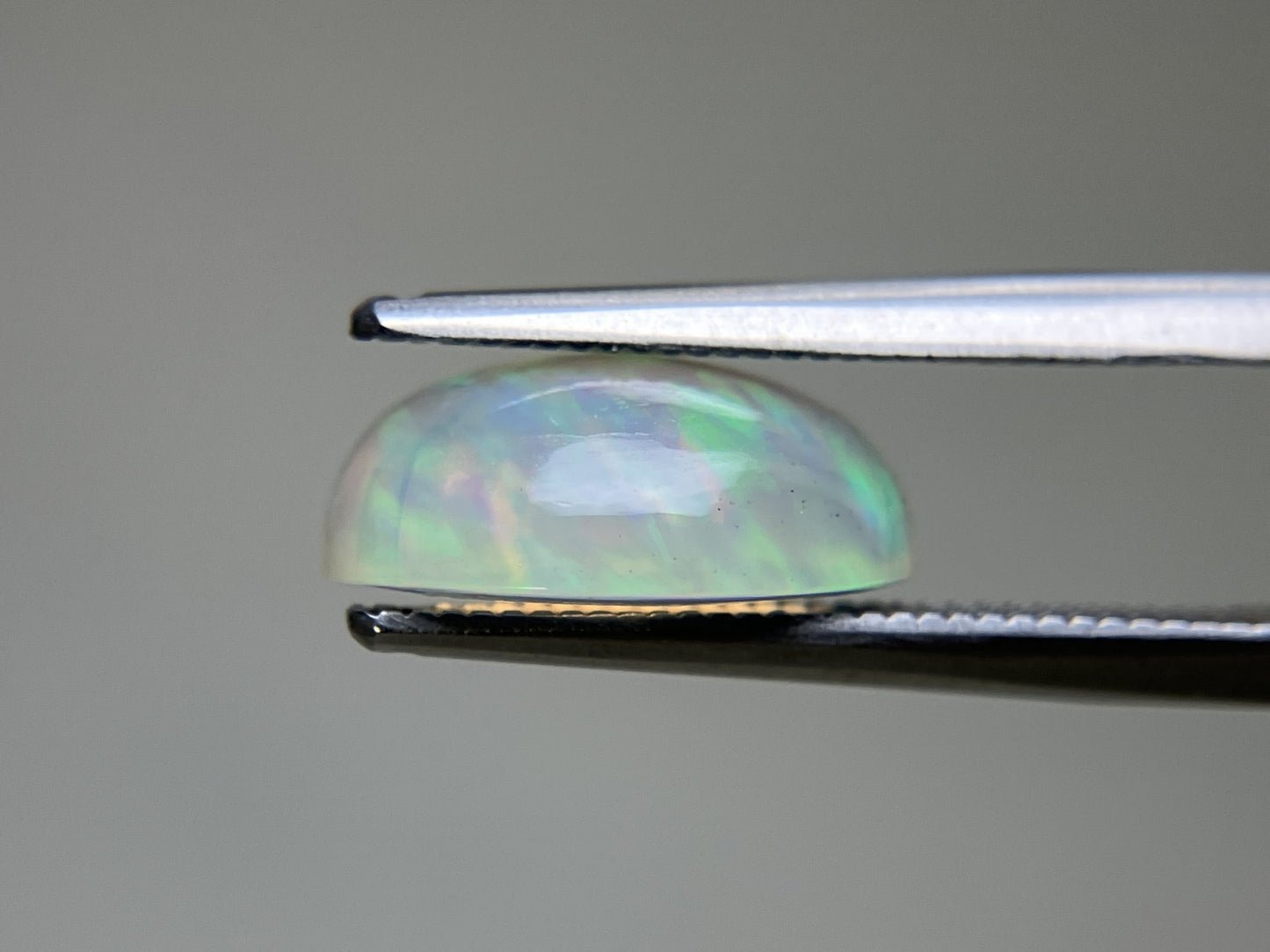 オパール 3.062ct  宝石ソーティング付き  12.2㎜×9.3㎜×5.0㎜  天然 ルース（ 裸石 ） 4415YY