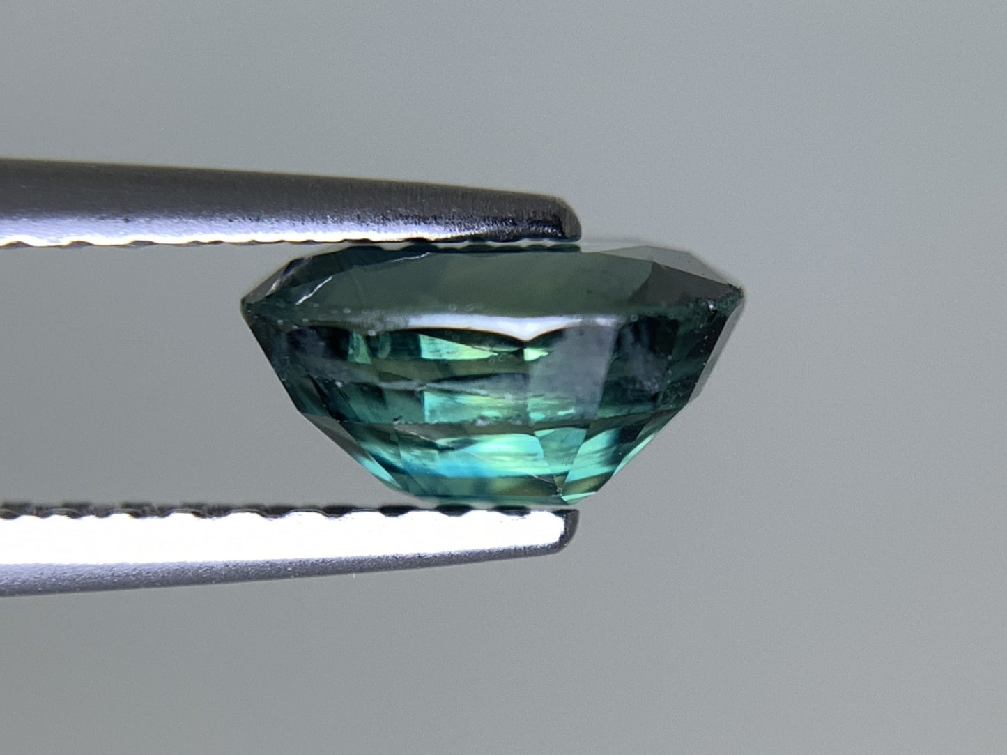 サファイア 天然 1.482ct 宝石ソーティング付き 7.3㎜×5.3㎜×3.8㎜ ルース（ 裸石 ） 2060Y