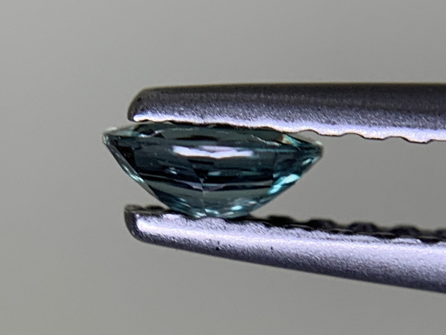 アレキサンドライト 0.216ct 中央宝石ソーティング付き 4.43㎜×3.32㎜×1.92㎜ ルース（ 裸石 ） 3795Y