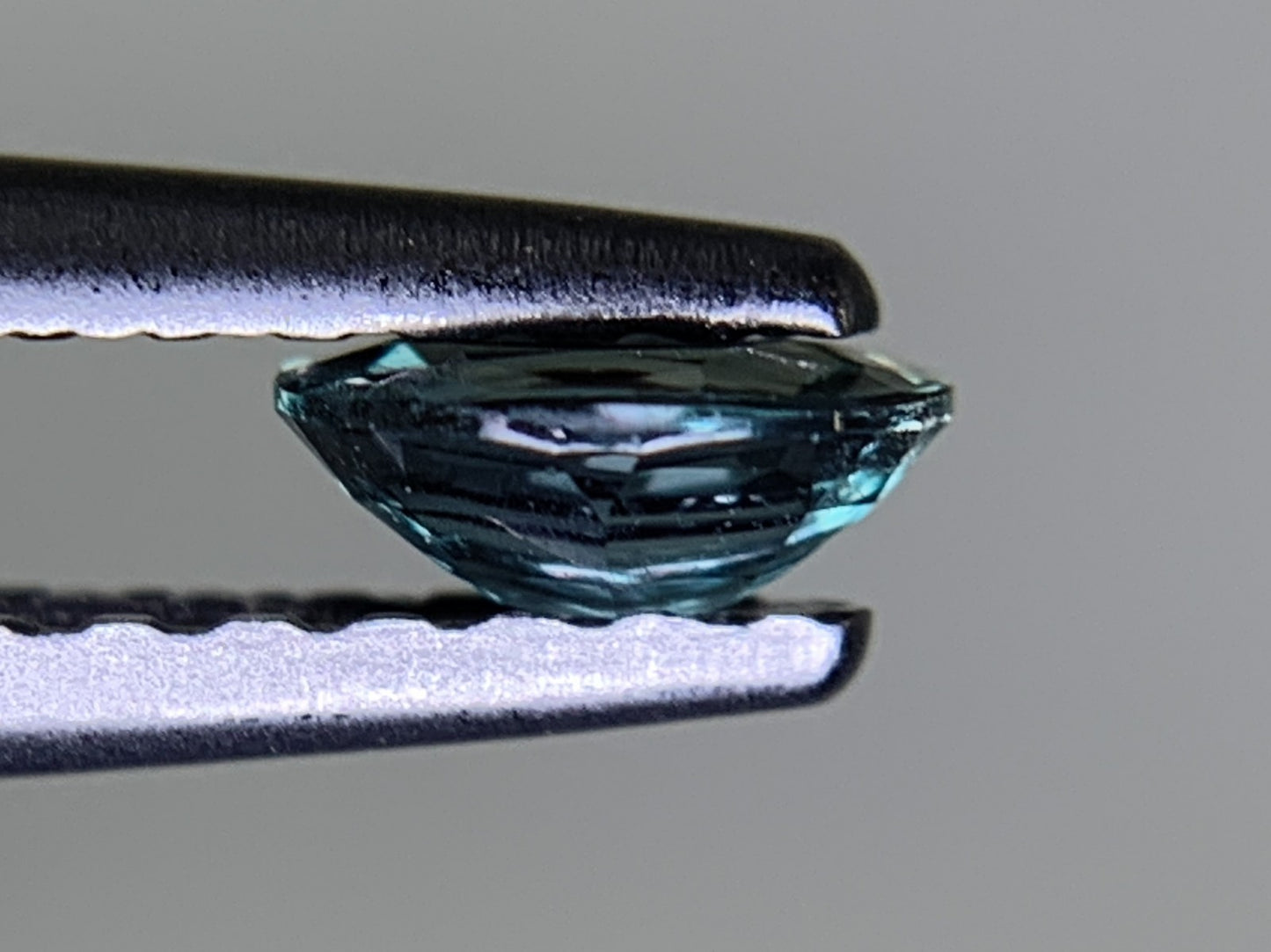 アレキサンドライト 0.216ct 中央宝石ソーティング付き 4.43㎜×3.32㎜×1.92㎜ ルース（ 裸石 ） 3795Y