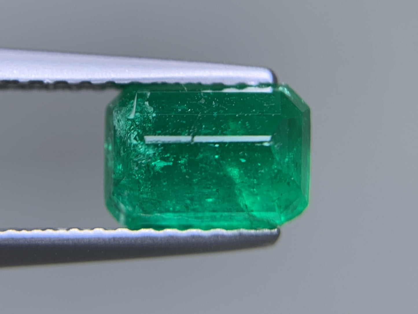 エメラルド 天然  1.357ct  中央宝石ソーティング付き  7.48㎜×5.30㎜×4.21㎜  ルース（ 裸石 ） 6053Y