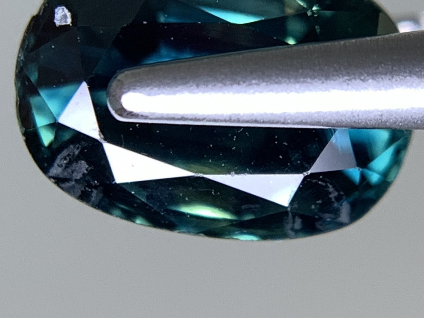 サファイア 天然 1.482ct 宝石ソーティング付き 7.3㎜×5.3㎜×3.8㎜ ルース（ 裸石 ） 2060Y