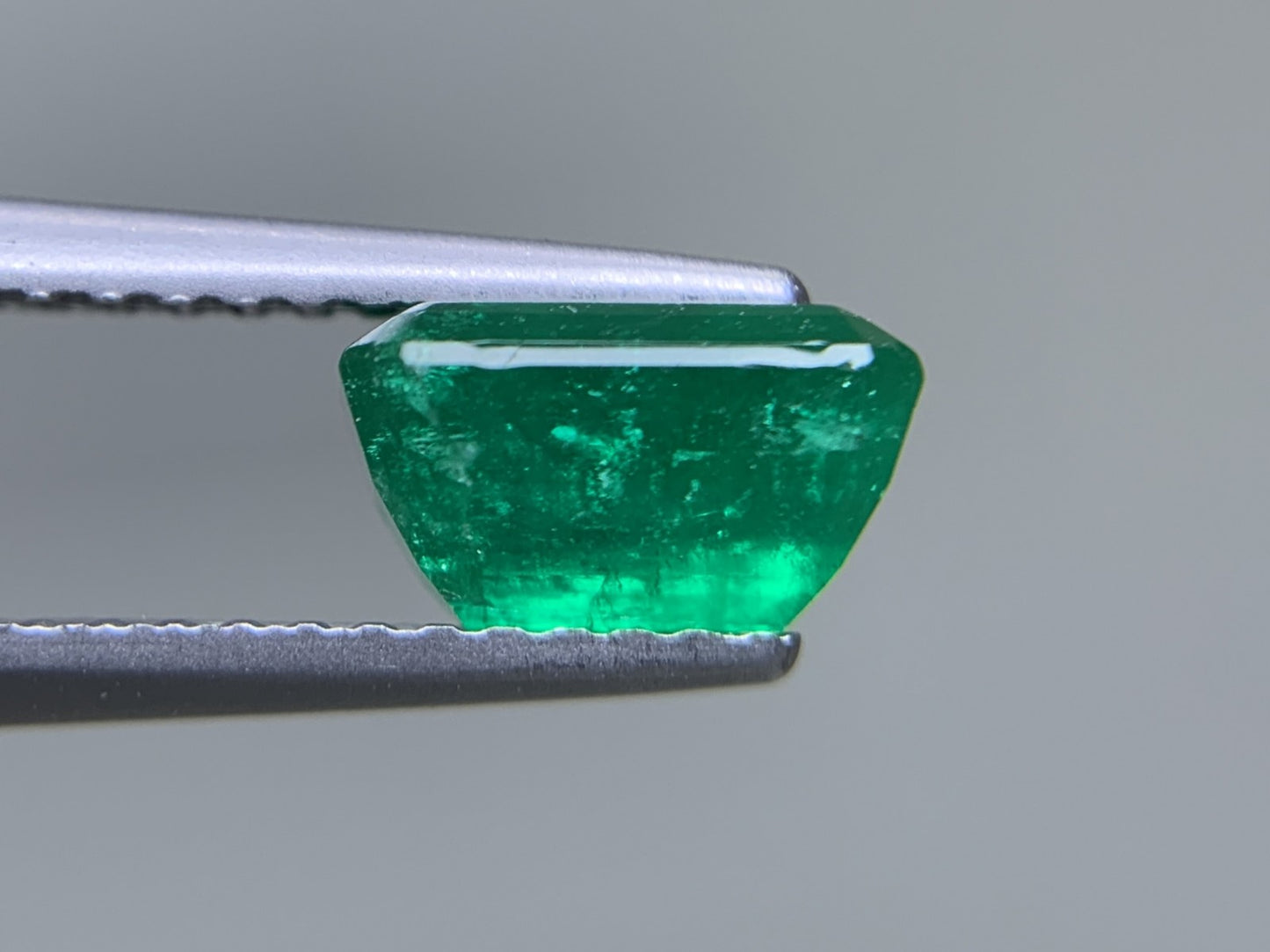 エメラルド 天然  1.357ct  中央宝石ソーティング付き  7.48㎜×5.30㎜×4.21㎜  ルース（ 裸石 ） 6053Y
