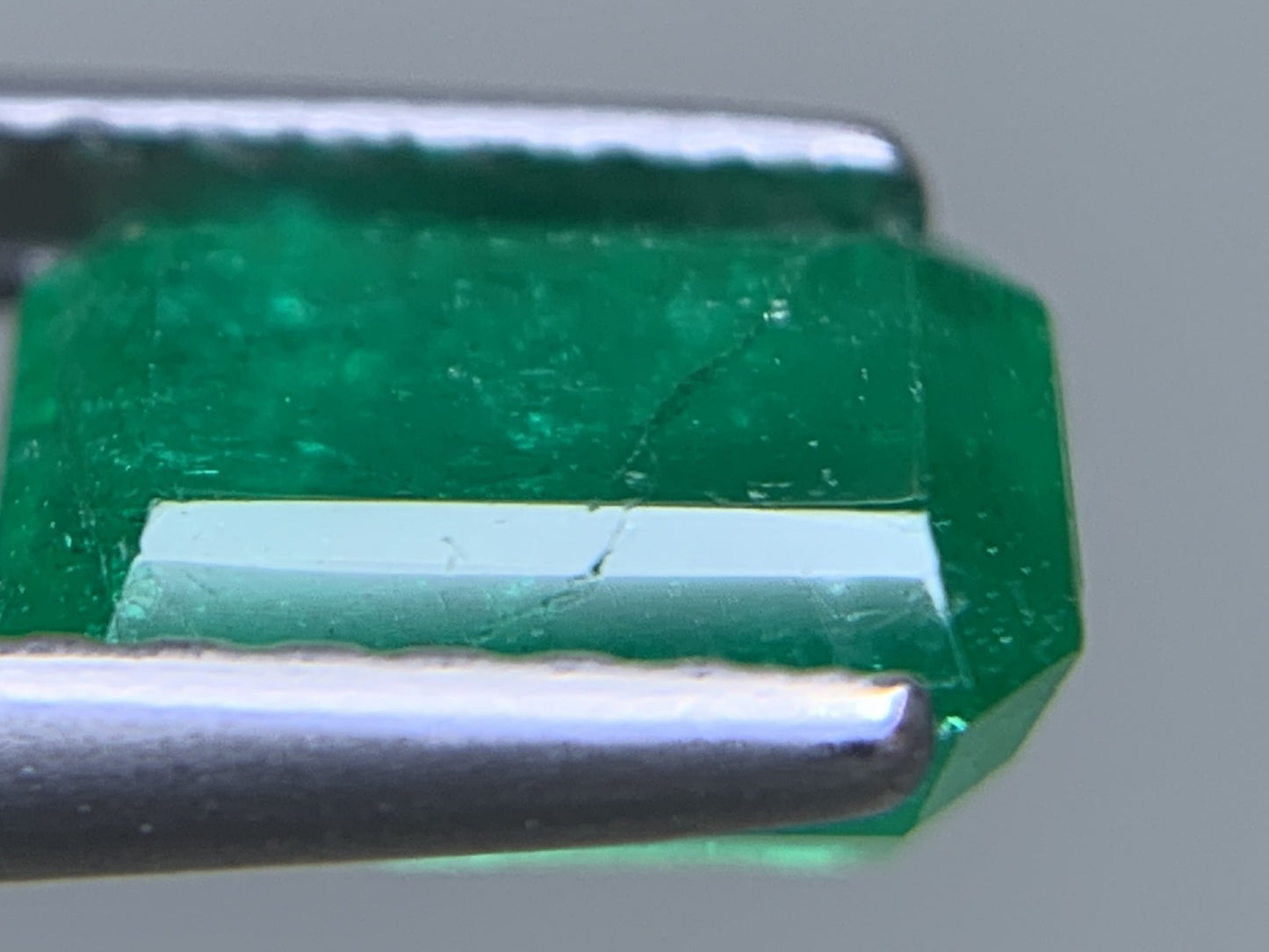 エメラルド 天然  1.357ct  中央宝石ソーティング付き  7.48㎜×5.30㎜×4.21㎜  ルース（ 裸石 ） 6053Y