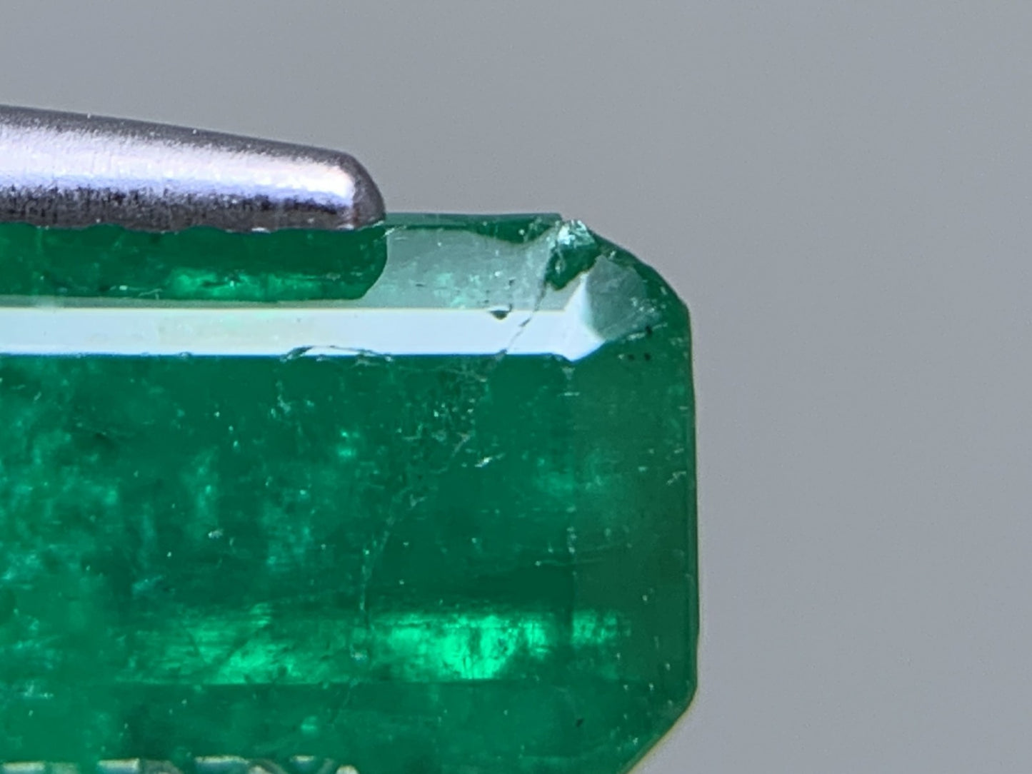 エメラルド 天然  1.357ct  中央宝石ソーティング付き  7.48㎜×5.30㎜×4.21㎜  ルース（ 裸石 ） 6053Y