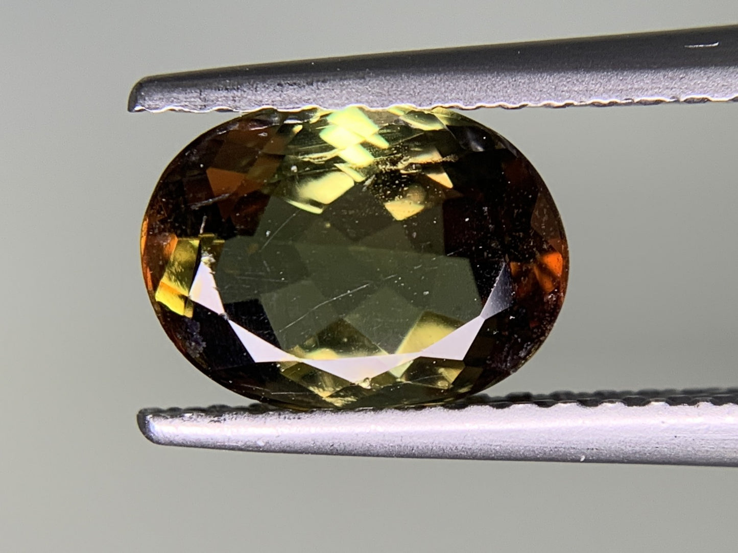 アンダルサイト 1.458ct  宝石ソーティング付き  8.3㎜×6.2㎜×3.8㎜  ルース（ 裸石 ） ( アンダリュサイト ) 2074Y