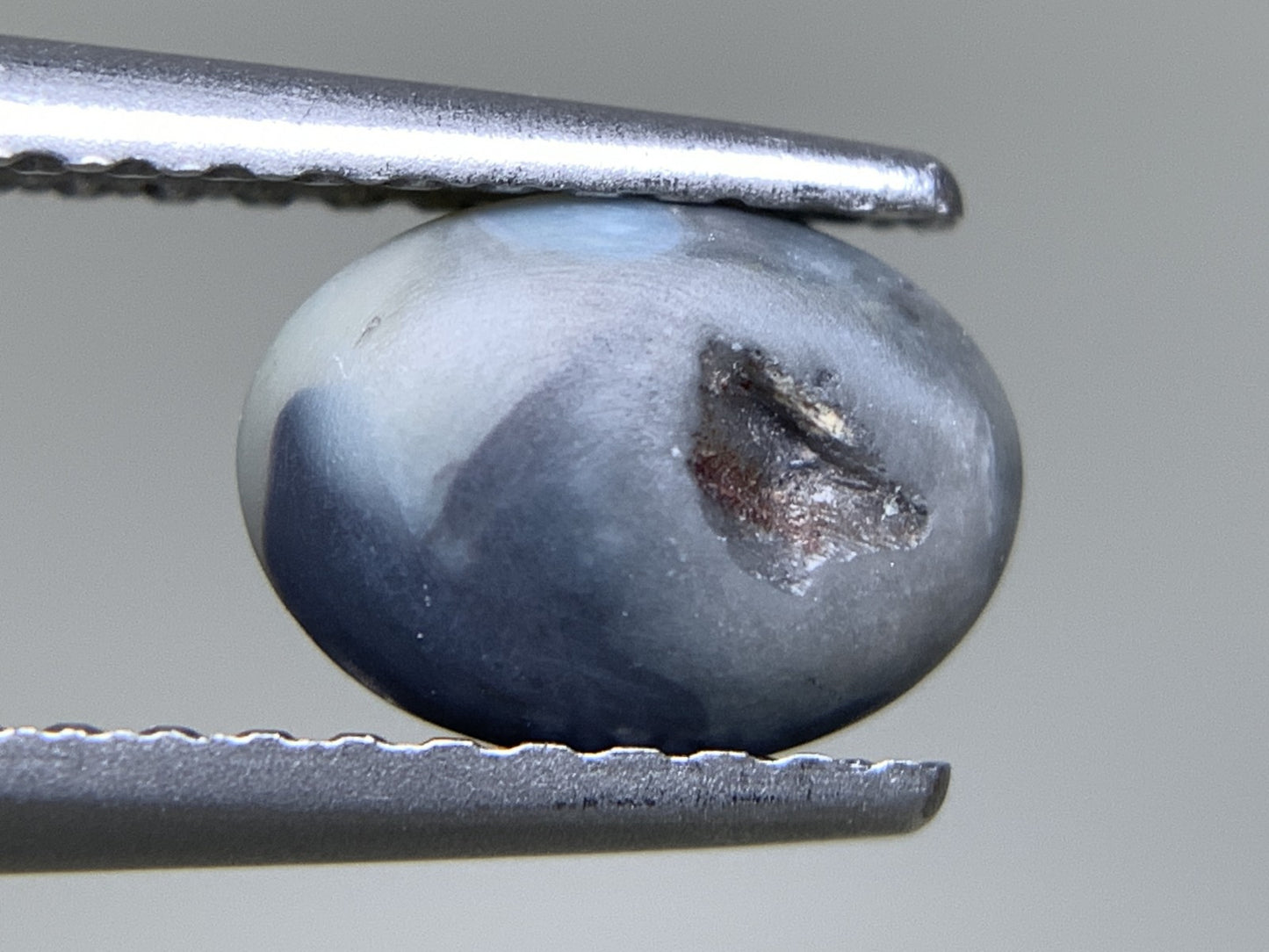 ブラックオパール 天然 0.707ct 宝石ソーティング付き 7.3㎜×5.5㎜×2.8㎜ ルース（ 裸石 ） 7006Y