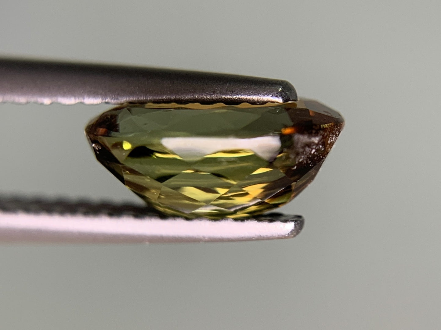 アンダルサイト 1.458ct  宝石ソーティング付き  8.3㎜×6.2㎜×3.8㎜  ルース（ 裸石 ） ( アンダリュサイト ) 2074Y