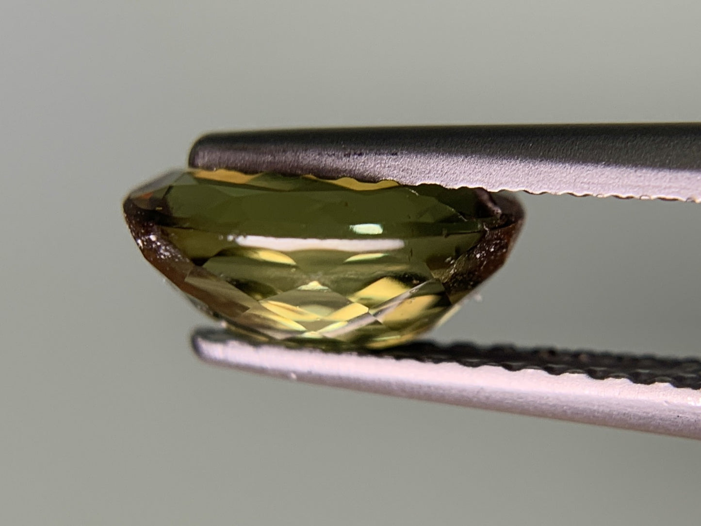 アンダルサイト 1.458ct  宝石ソーティング付き  8.3㎜×6.2㎜×3.8㎜  ルース（ 裸石 ） ( アンダリュサイト ) 2074Y