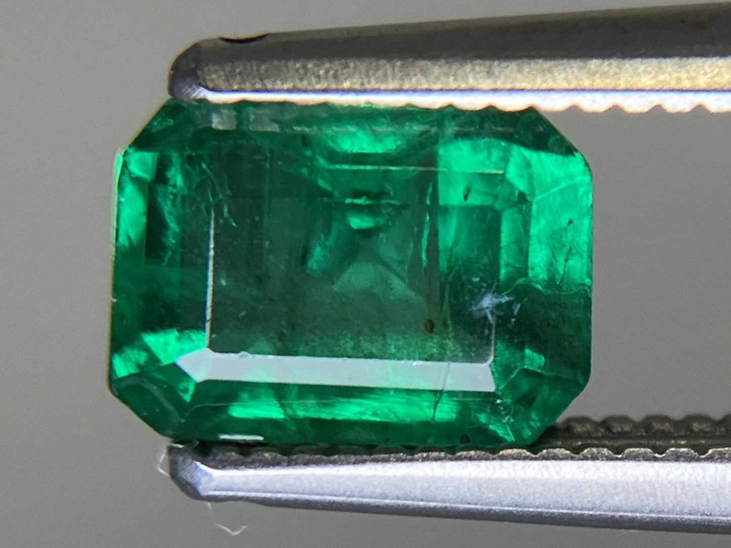 エメラルド 1.114ct  中央宝石ソーティング付き  7.17㎜×5.11㎜×4.04㎜  天然 ルース（ 裸石 ） 4785YY