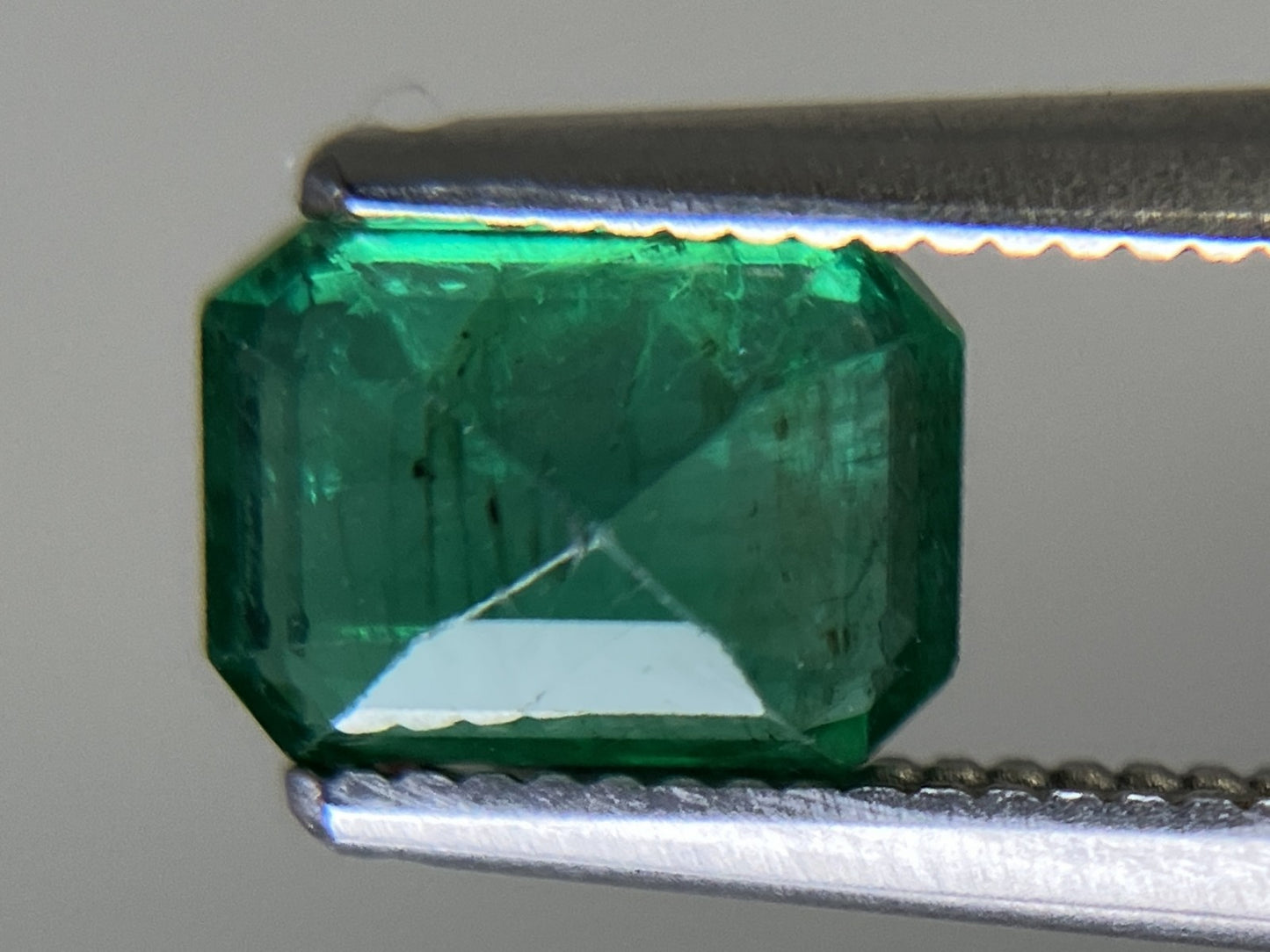 エメラルド 1.114ct  中央宝石ソーティング付き  7.17㎜×5.11㎜×4.04㎜  天然 ルース（ 裸石 ） 4785YY