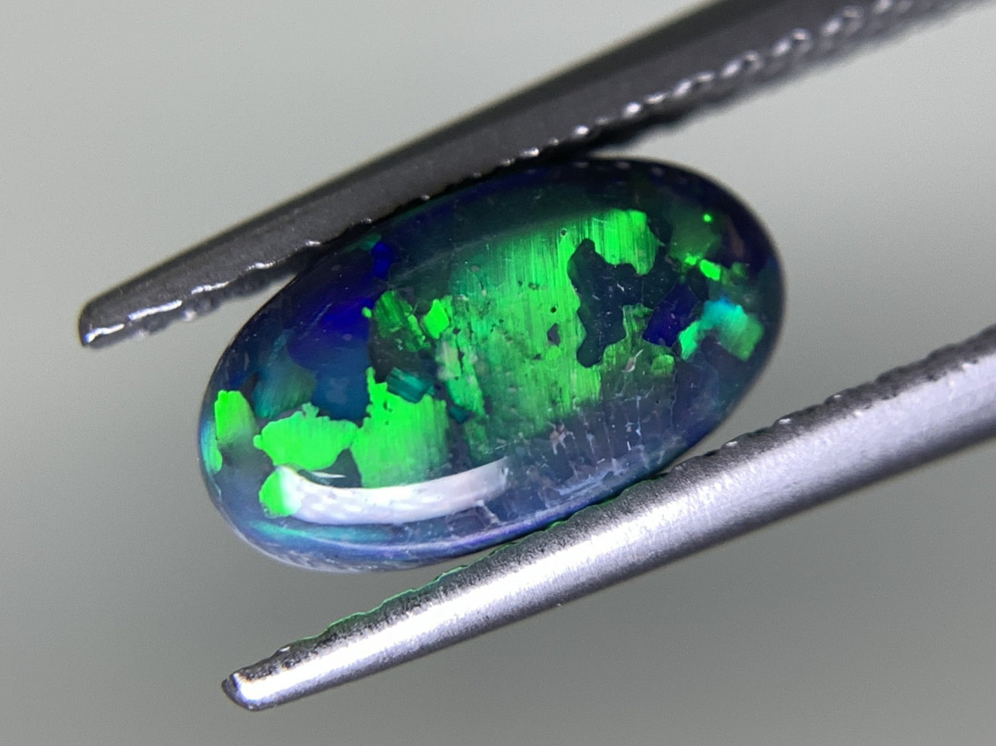 ブラックオパール 1.052ct 宝石ソーティング付き  9.4㎜×5.2㎜×3.1㎜  ルース（ 裸石 ） 3066Y