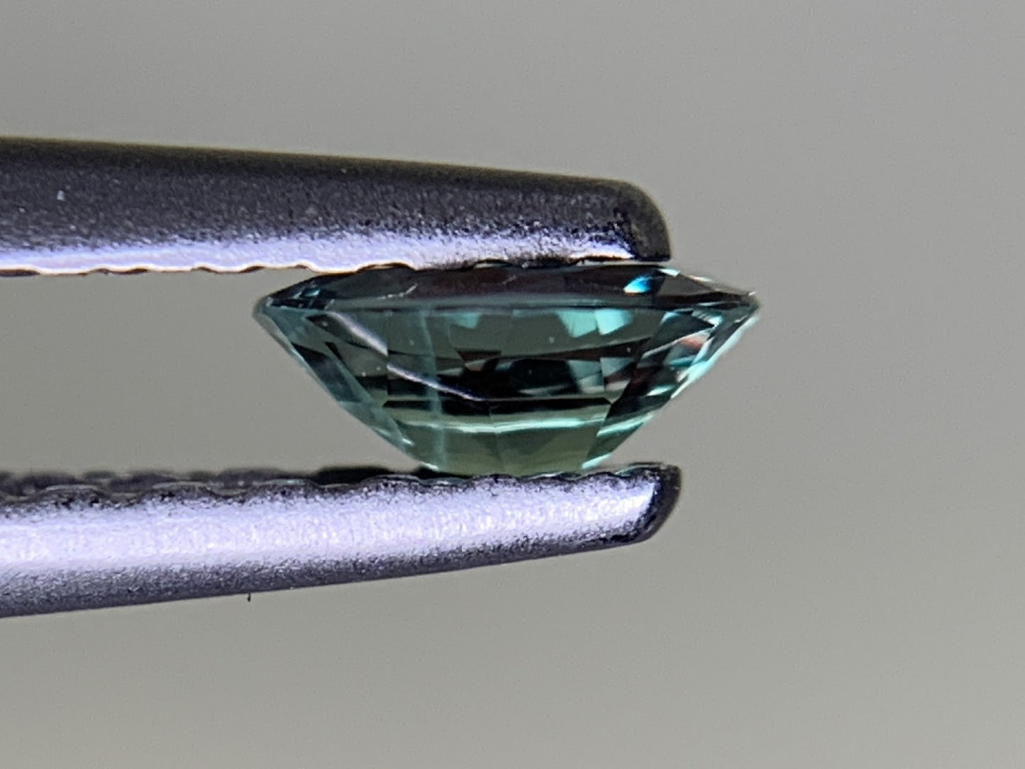 アレキサンドライト 0.174ct  中央宝石ソーティング付き  4.23㎜×3.18㎜×1.77㎜  ルース（ 裸石 ） 3814Y