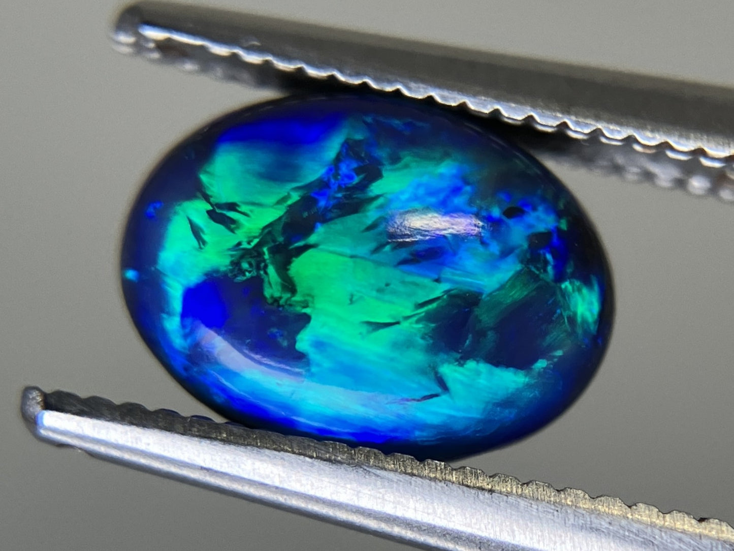 ブラックオパール 1.478ct  中央宝石ソーティング付き  9.0㎜×6.7㎜×3.9㎜  天然 ルース（ 裸石 ） 4730YY