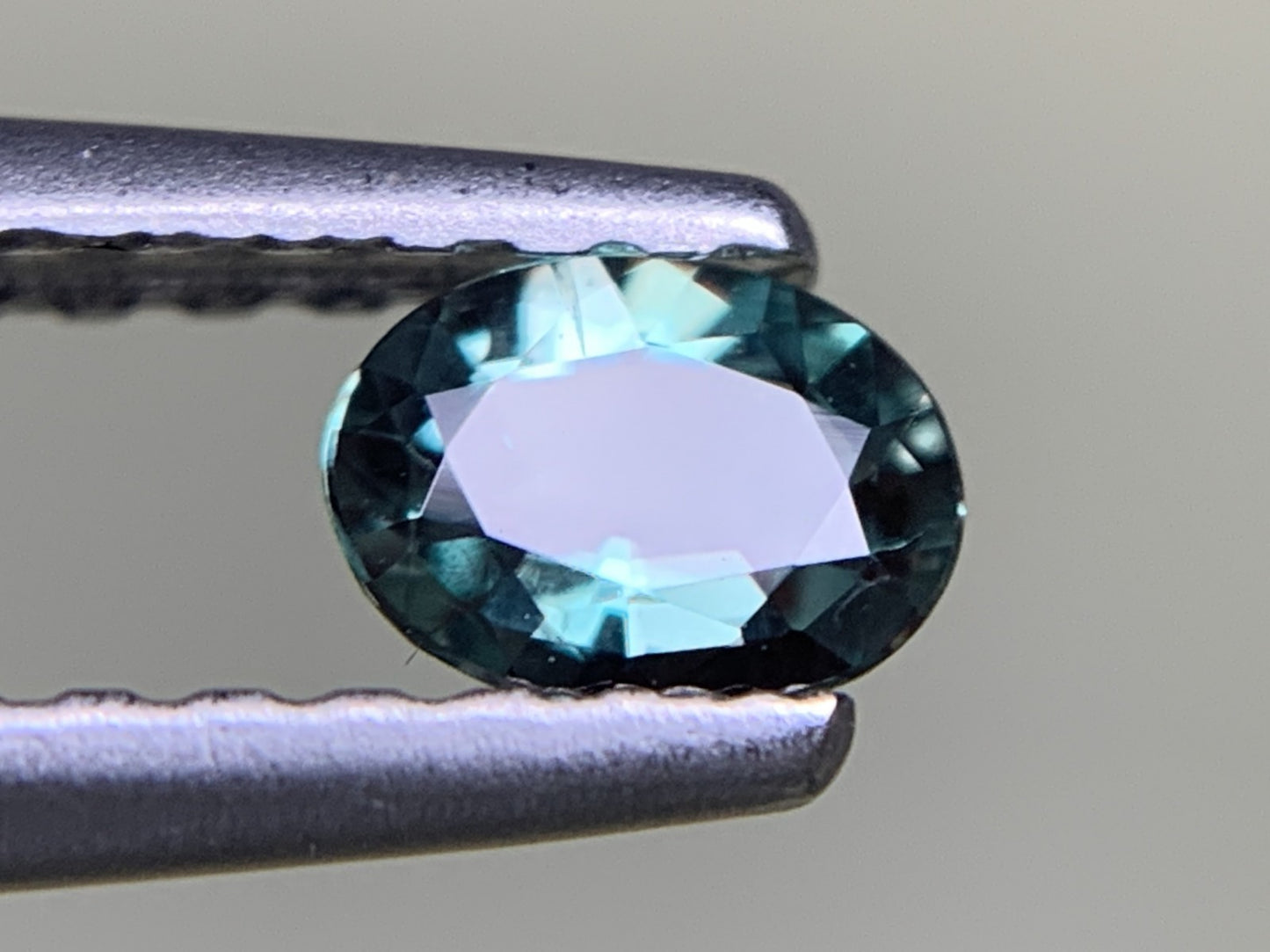 アレキサンドライト 0.174ct  中央宝石ソーティング付き  4.23㎜×3.18㎜×1.77㎜  ルース（ 裸石 ） 3814Y