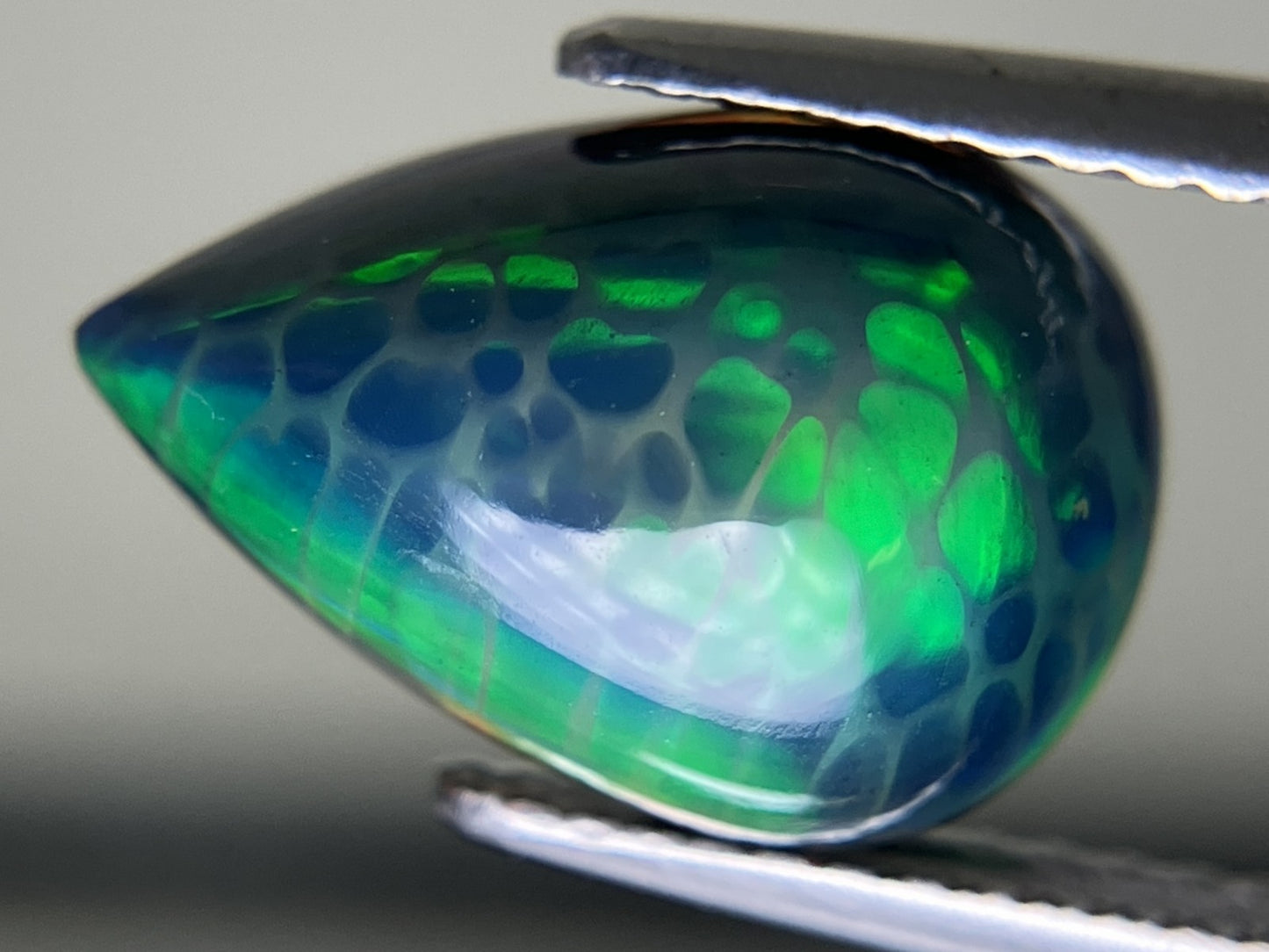 ハニカムブラックオパール（黒色化） 3.119ct 宝石ソーティング付き  12.7㎜×8.7㎜×5.8㎜  ルース（ 裸石 ） 3412YY