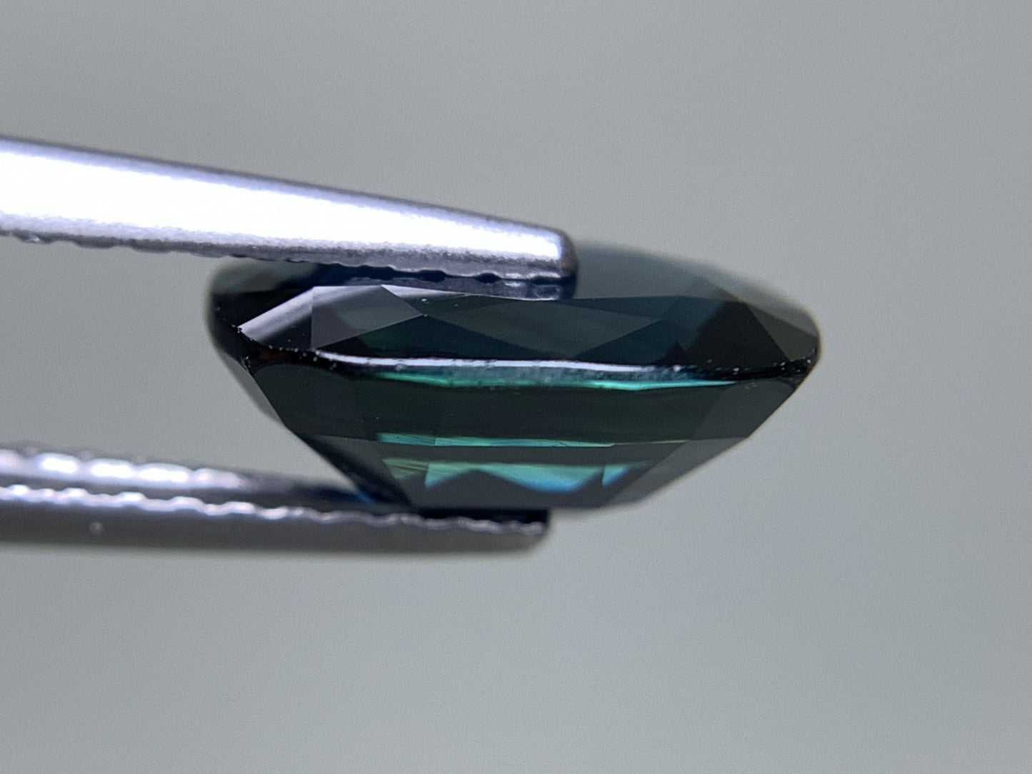 サファイア 天然 2.535ct 宝石ソーティング付き 9.6㎜×7.3㎜×4.0㎜ ルース（ 裸石 ） 2098Y