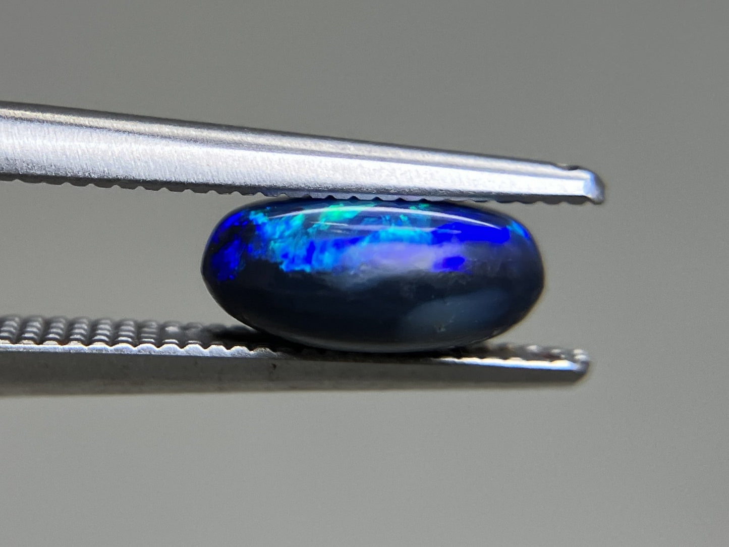 ブラックオパール 1.478ct  中央宝石ソーティング付き  9.0㎜×6.7㎜×3.9㎜  天然 ルース（ 裸石 ） 4730YY