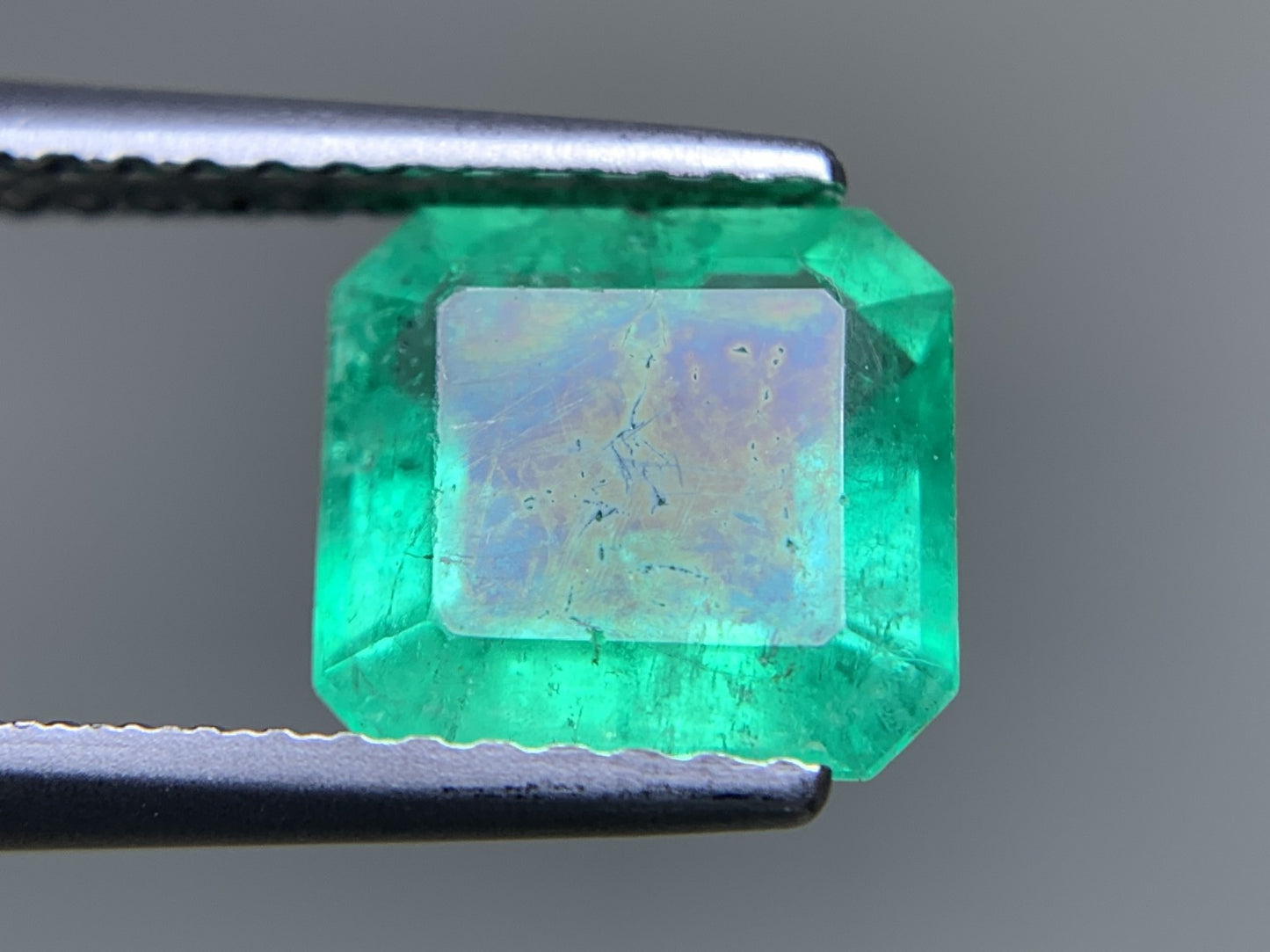 エメラルド 天然  1.548ct  中央宝石ソーティング付き  7.80㎜×7.38㎜×3.92㎜  ルース（ 裸石 ） 6052Y