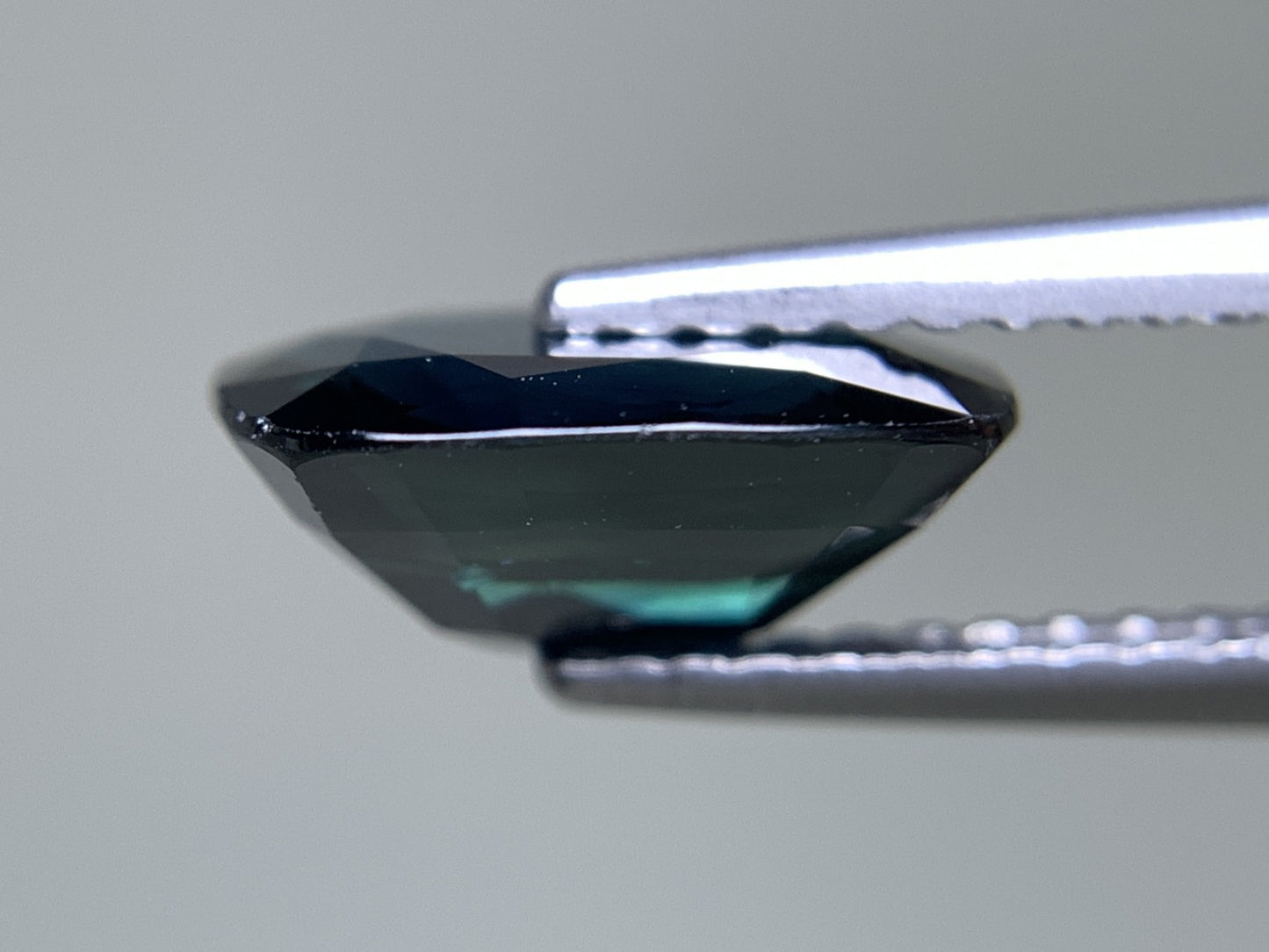 サファイア 天然 2.535ct 宝石ソーティング付き 9.6㎜×7.3㎜×4.0㎜ ルース（ 裸石 ） 2098Y