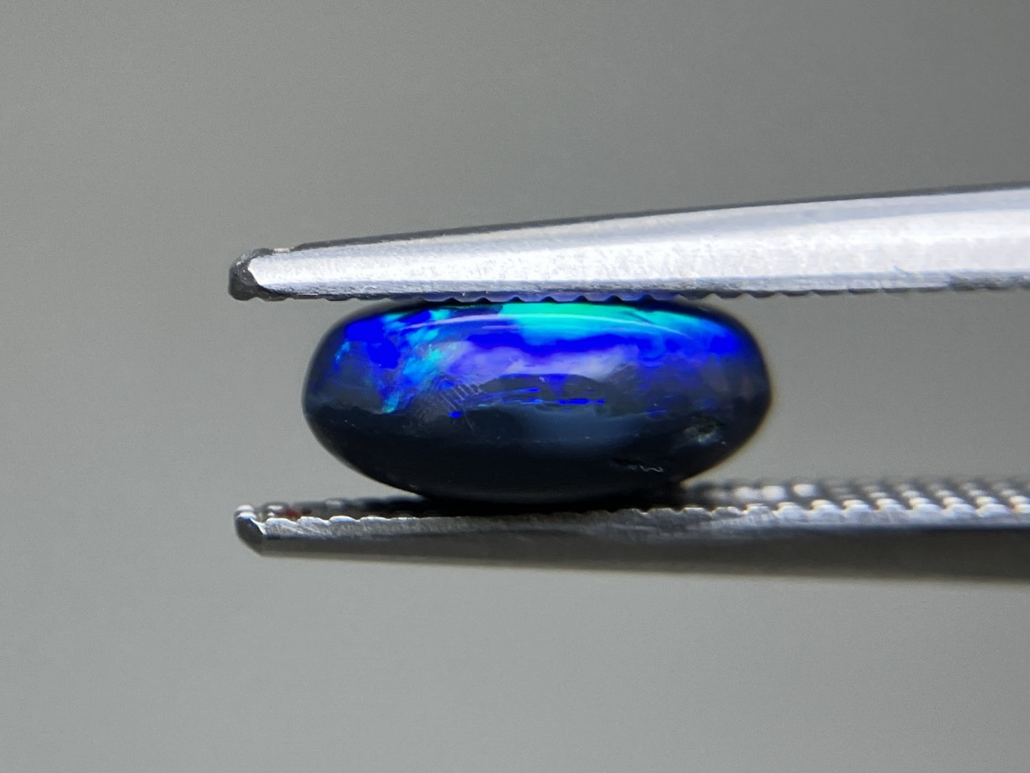 ブラックオパール 1.478ct  中央宝石ソーティング付き  9.0㎜×6.7㎜×3.9㎜  天然 ルース（ 裸石 ） 4730YY